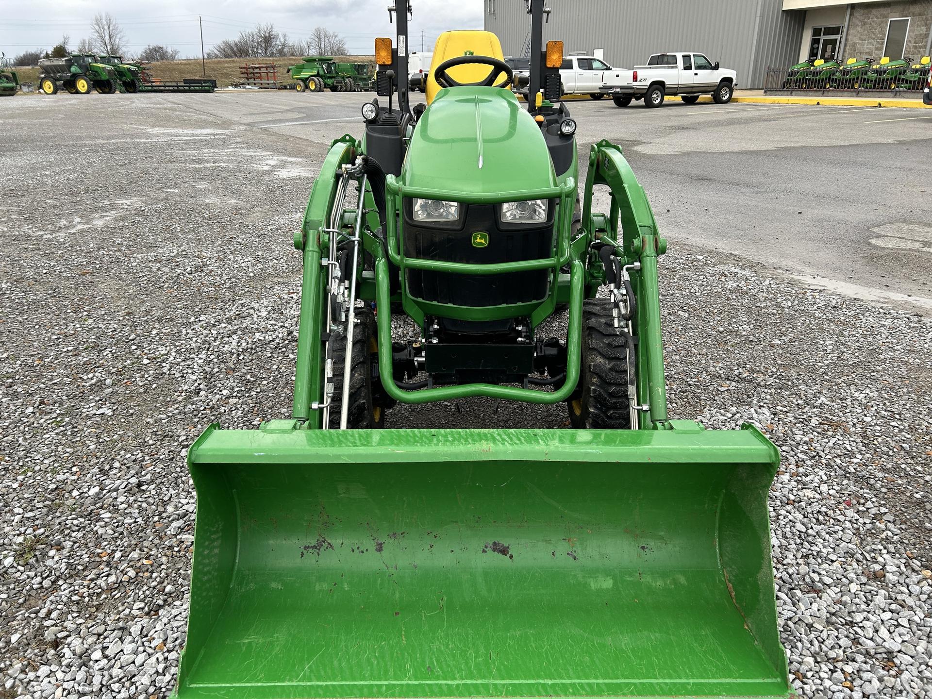 2021 John Deere 2025R Image