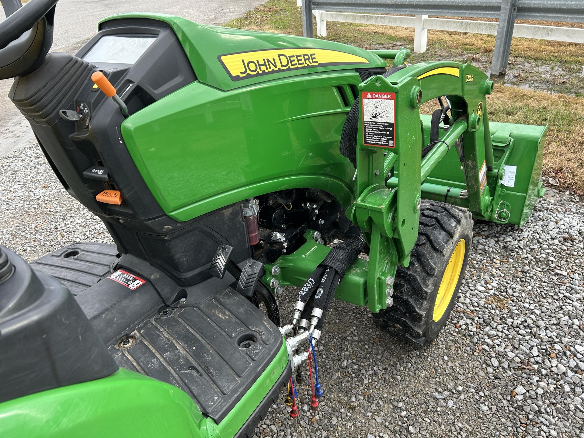 2021 John Deere 2025R Image