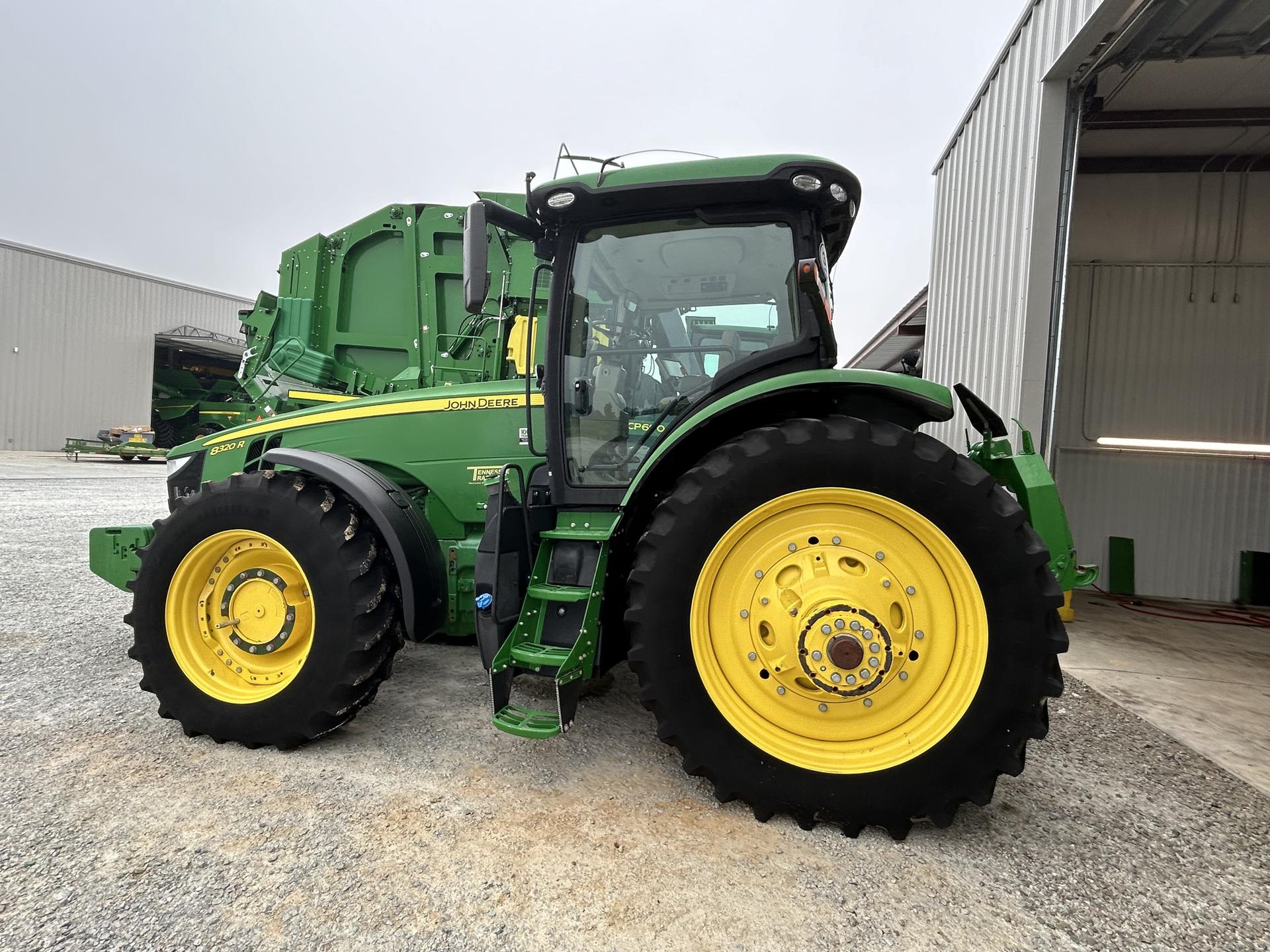 2018 John Deere 8320R