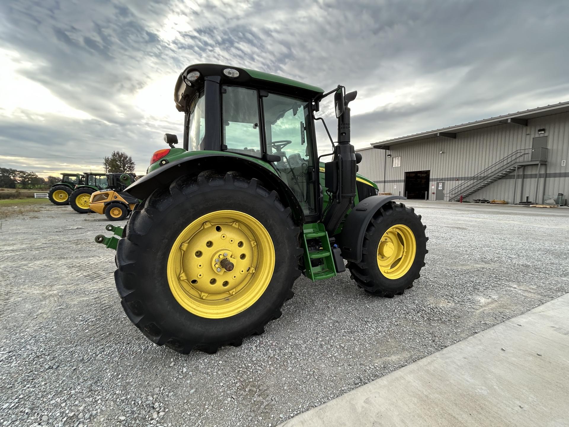 2023 John Deere 6120M