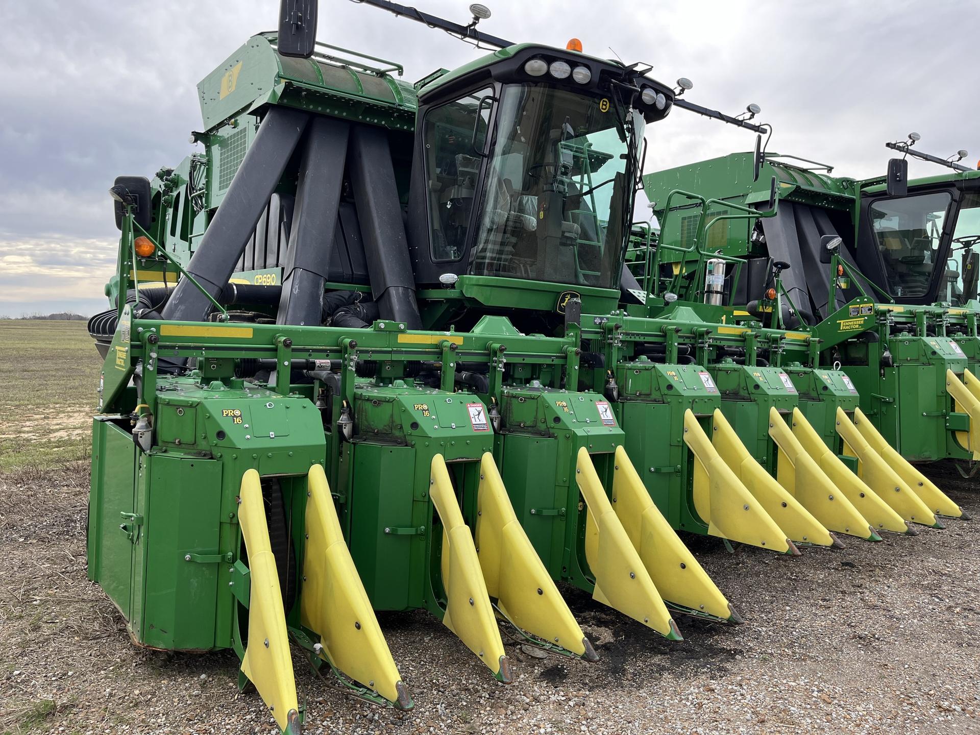 2021 John Deere CP690