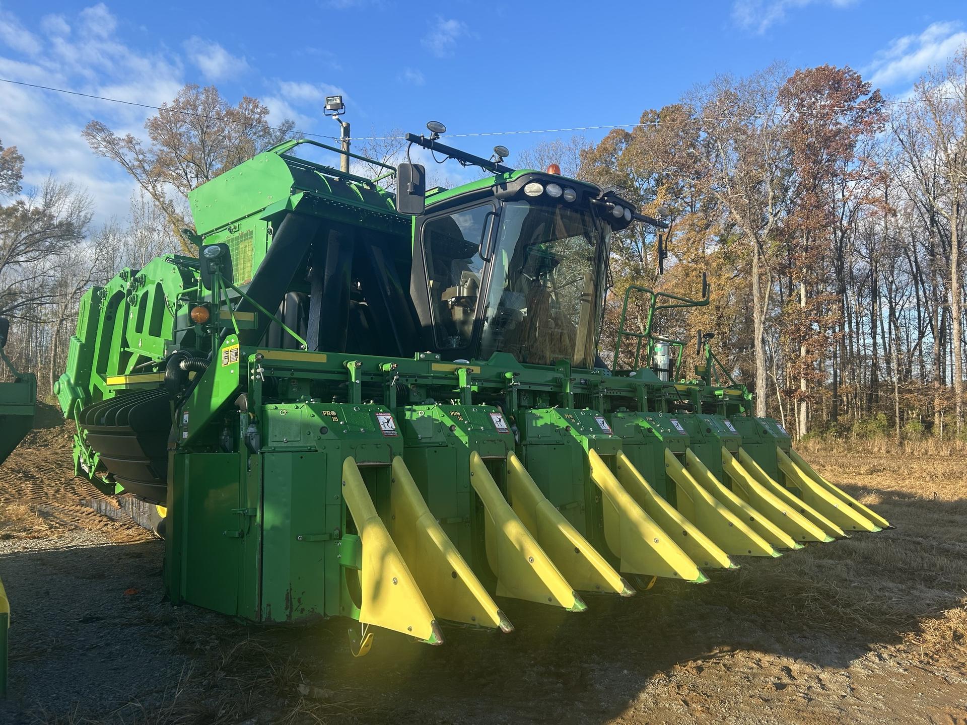 2021 John Deere CP690 Image