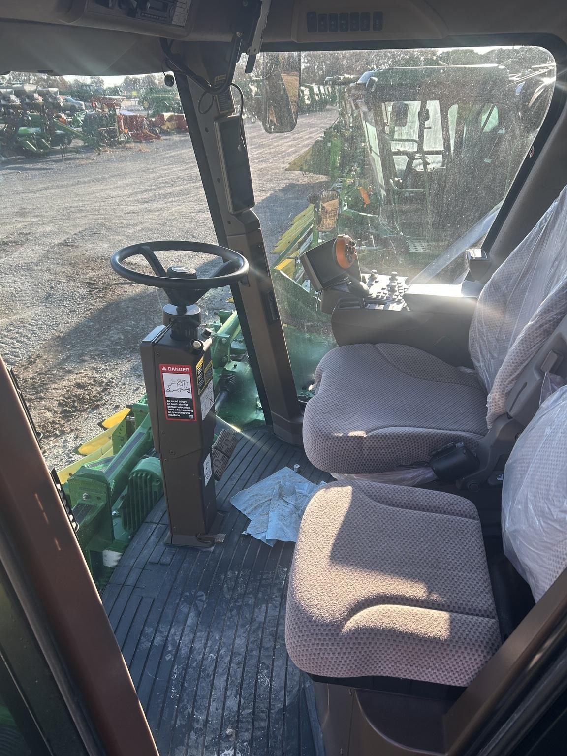 2021 John Deere CP690 Image