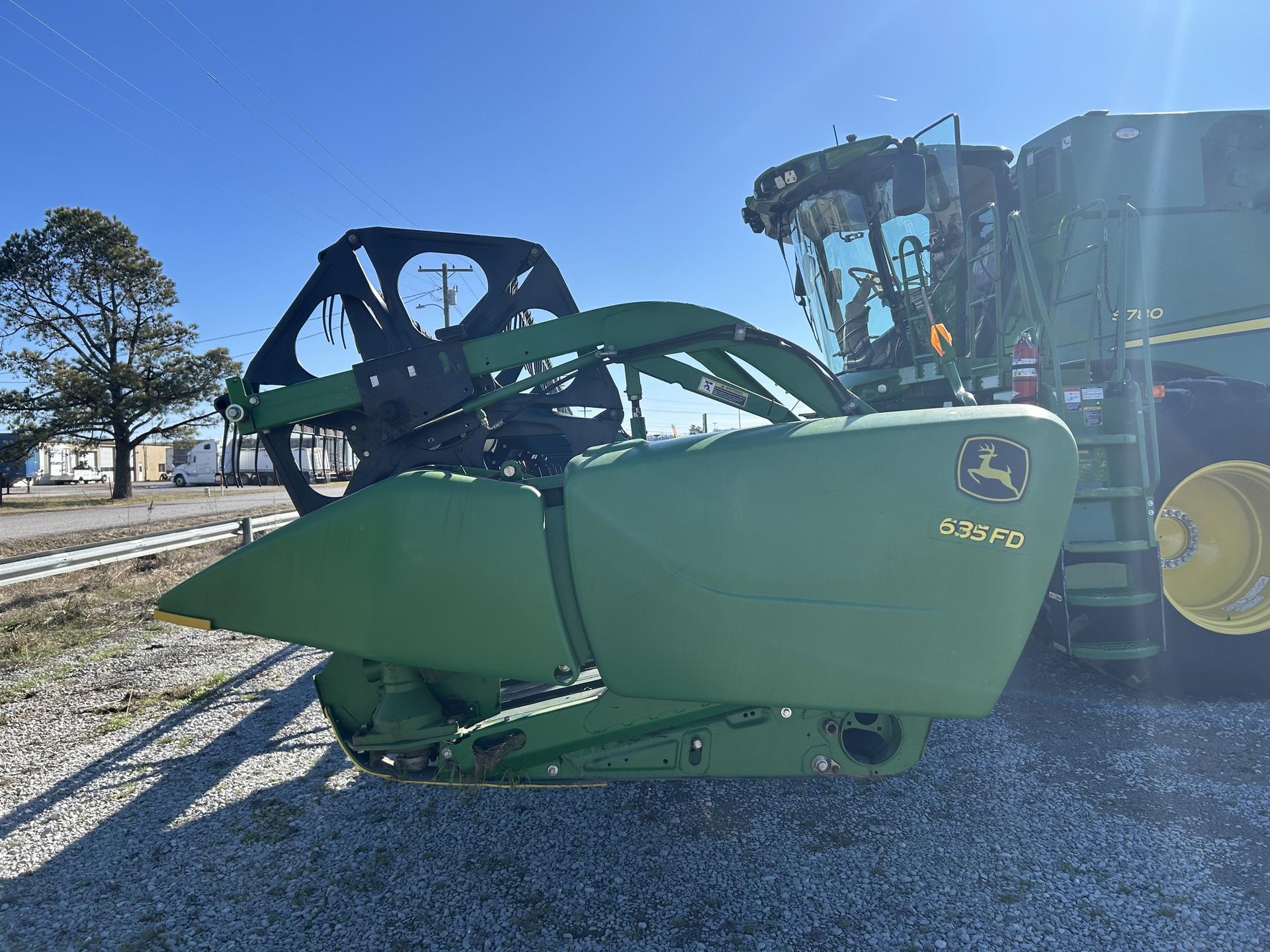 2012 John Deere 635FD Image