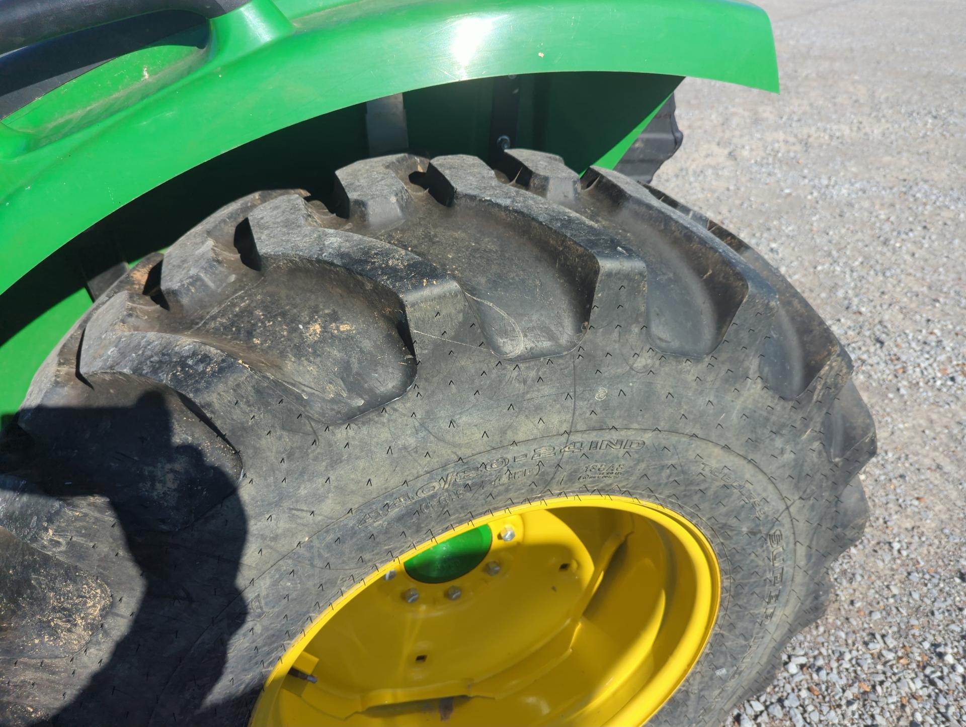 John Deere 4052R Image