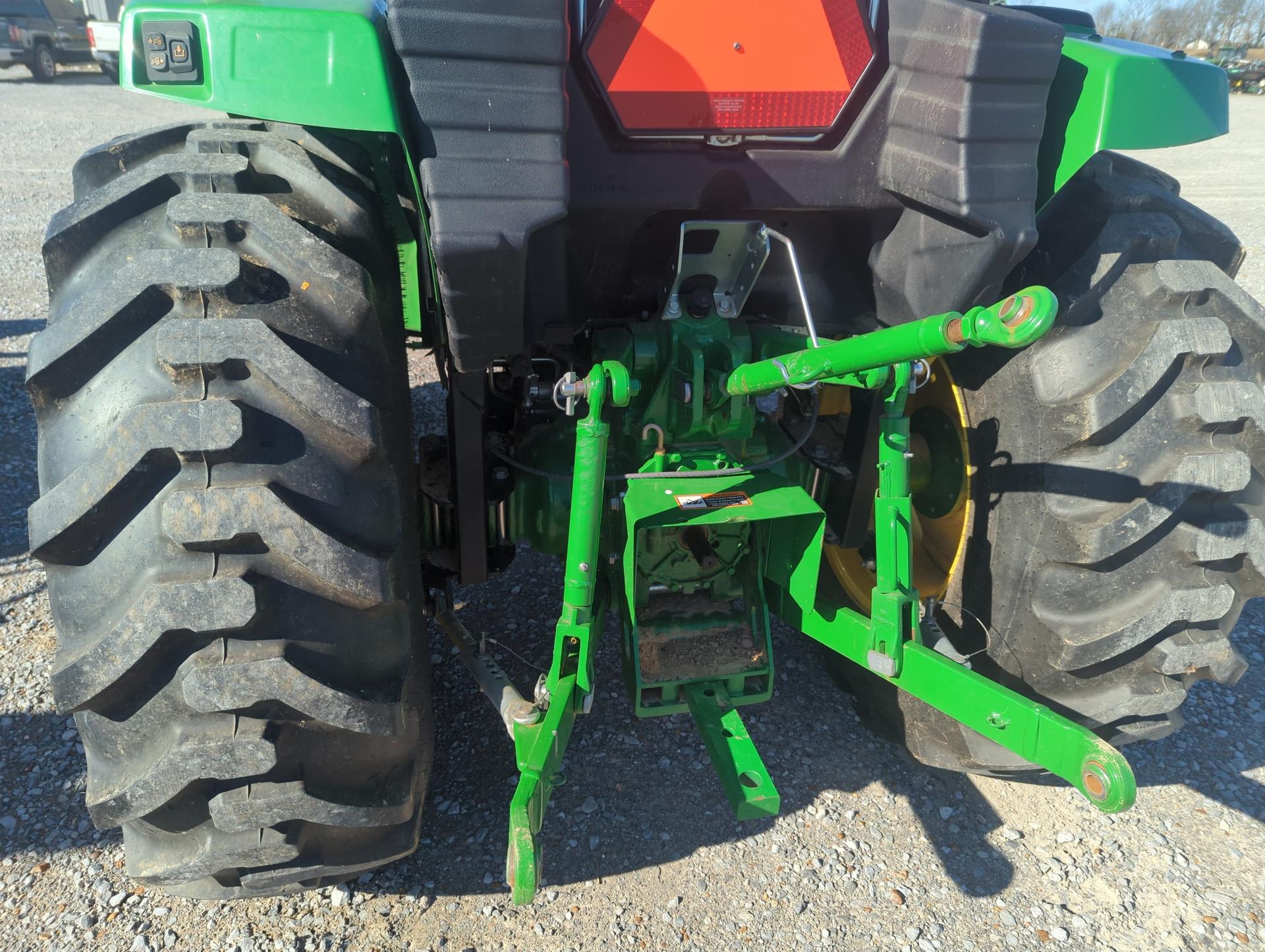 John Deere 4052R Image