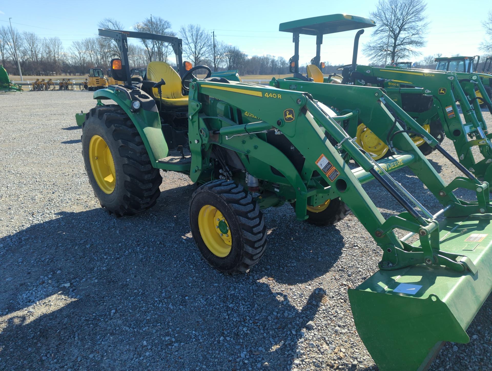 John Deere 4052R Image