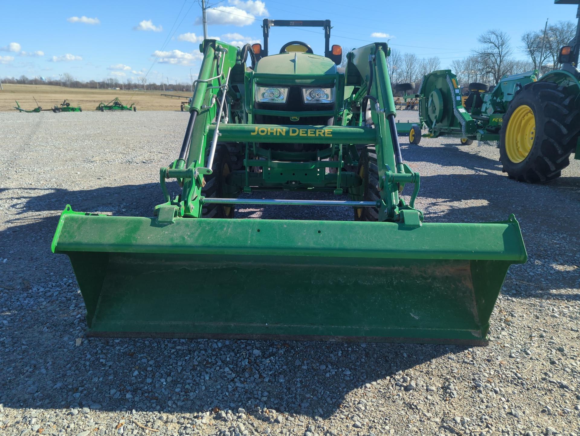 John Deere 4052R Image