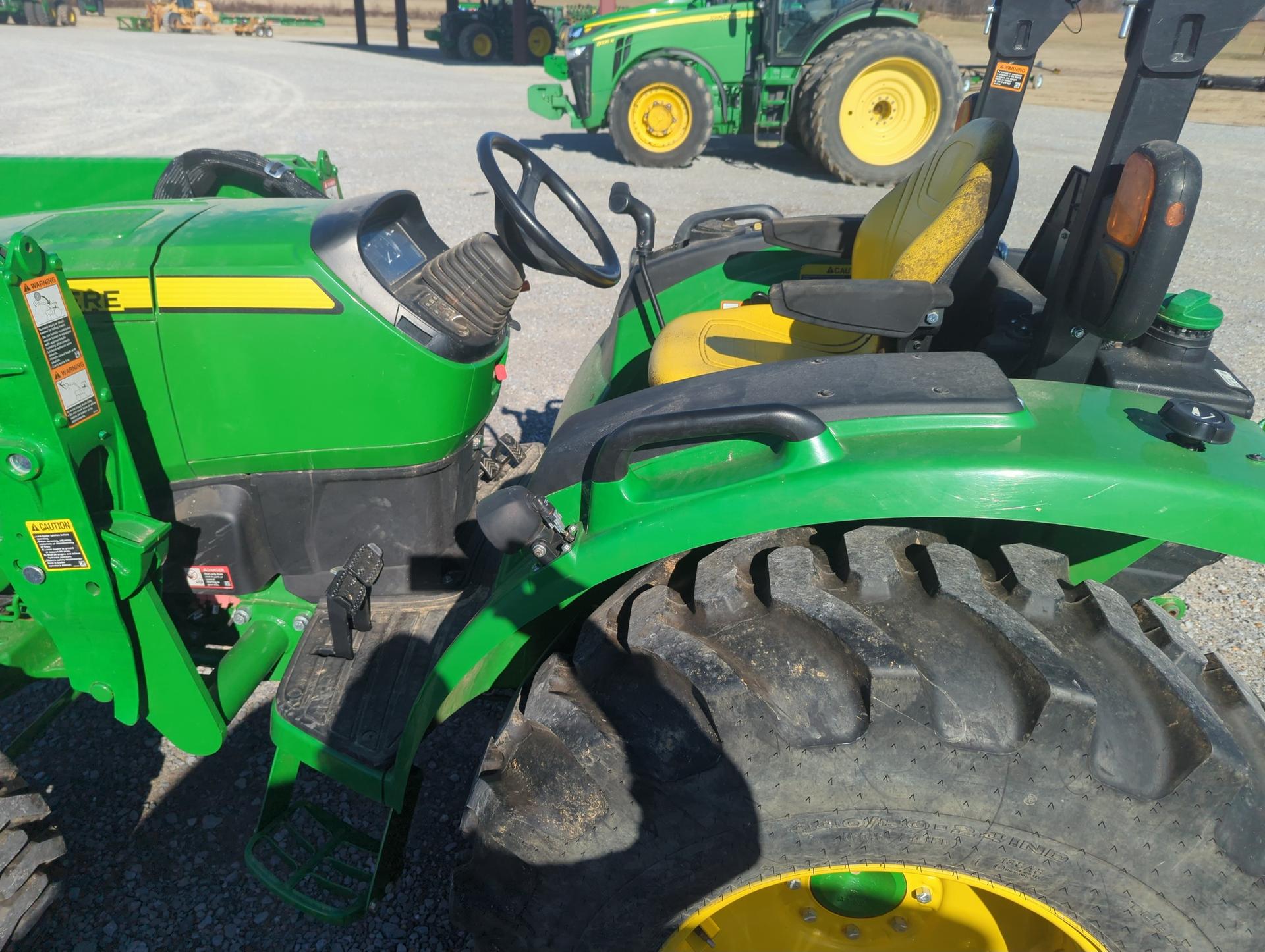 John Deere 4052R Image