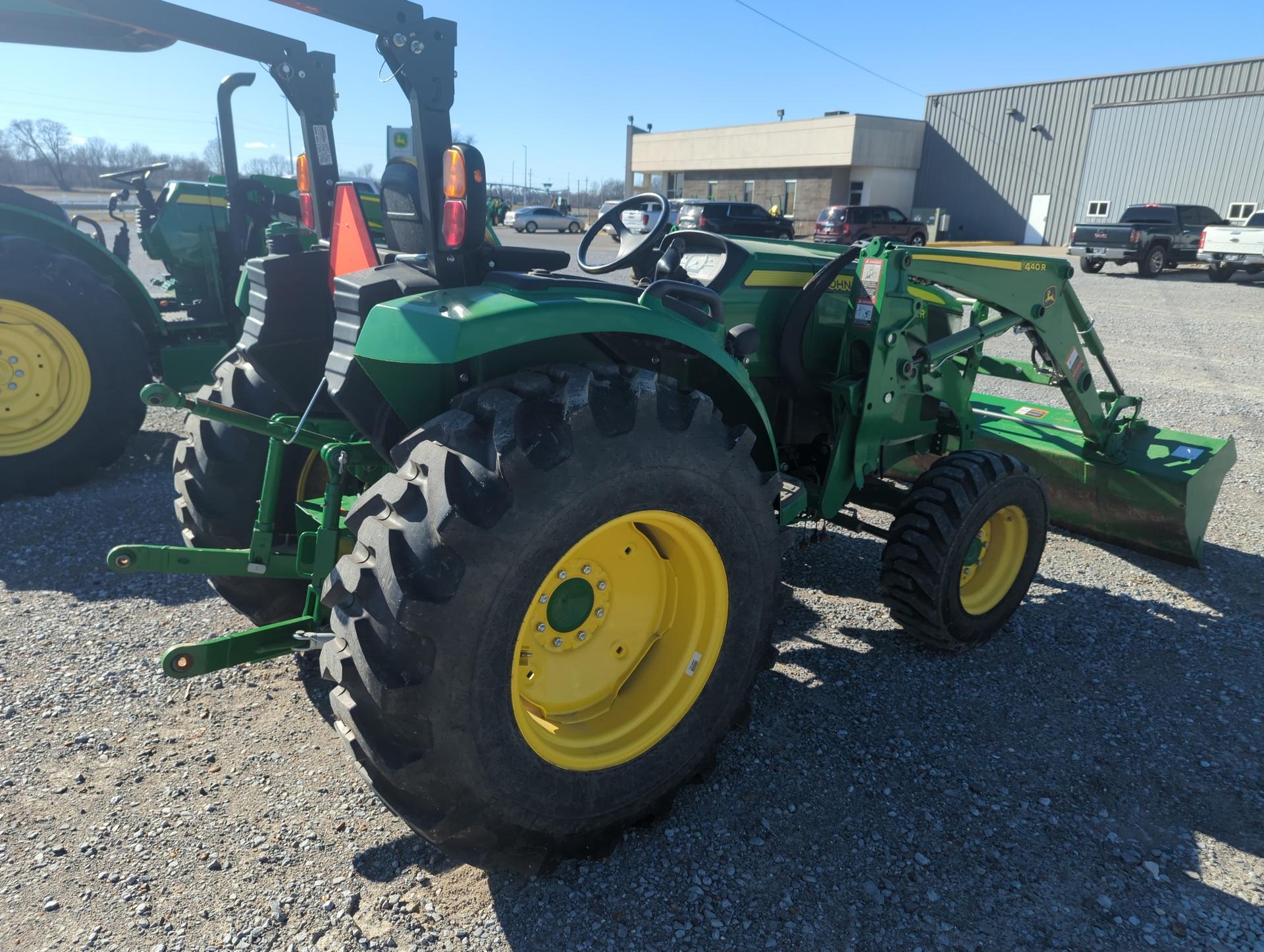 John Deere 4052R Image