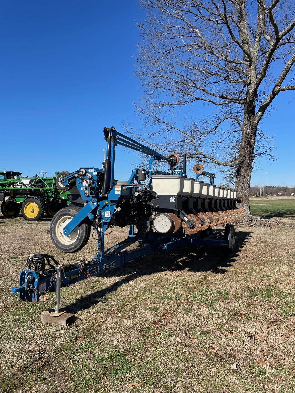 2007 Kinze 3600