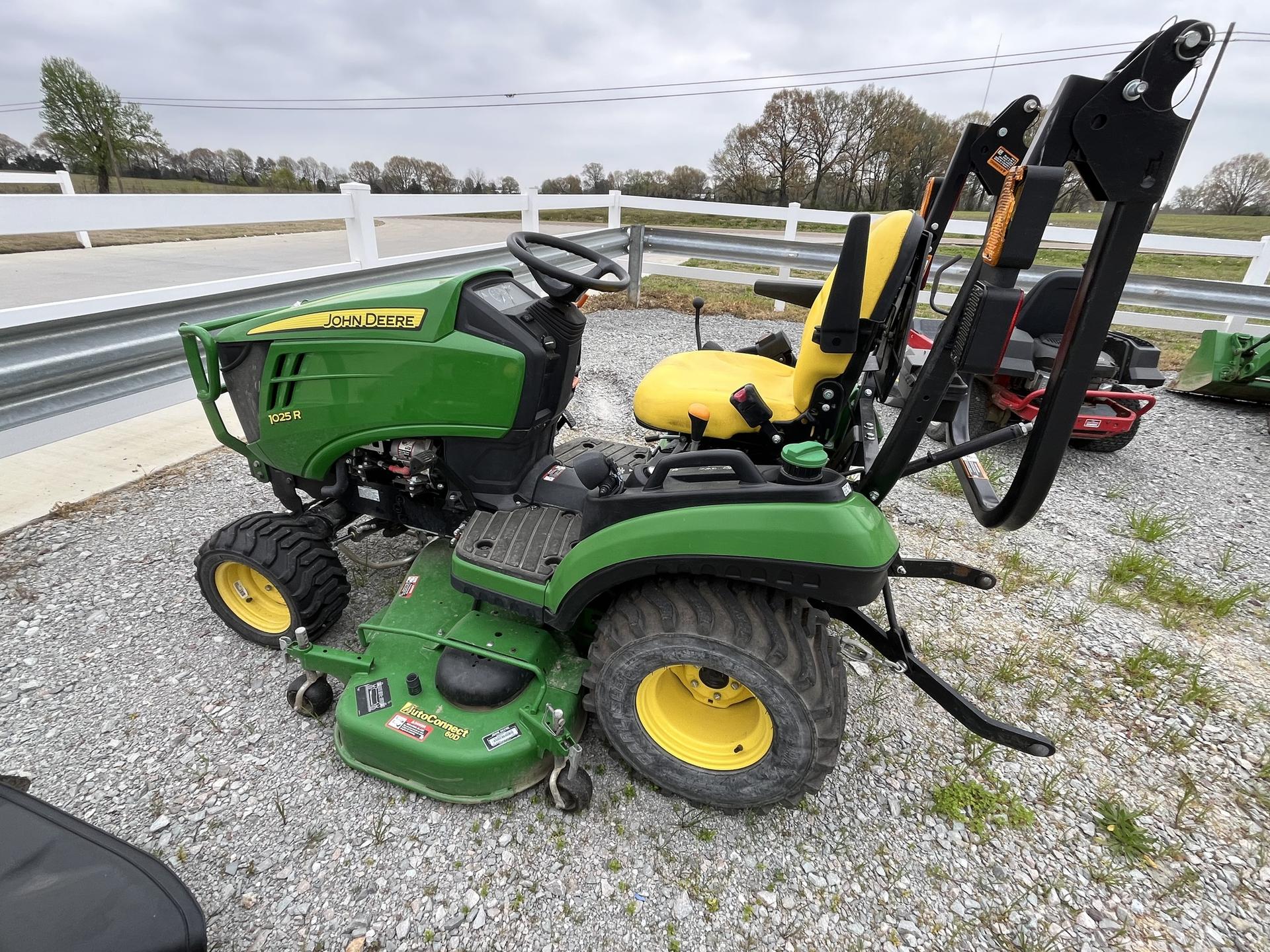 2019 John Deere 1025R