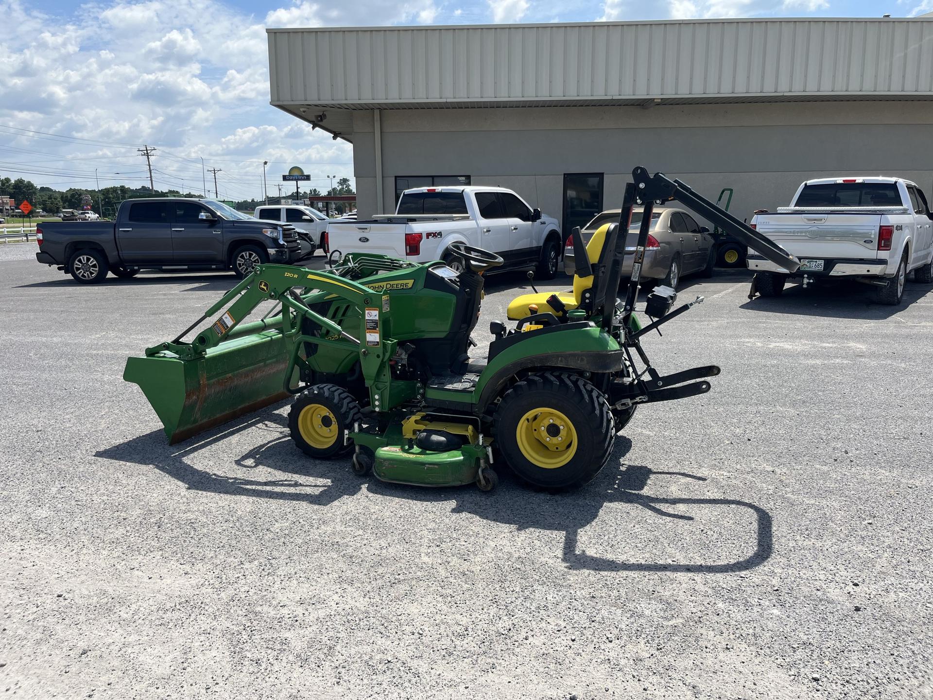 2021 John Deere 1025R