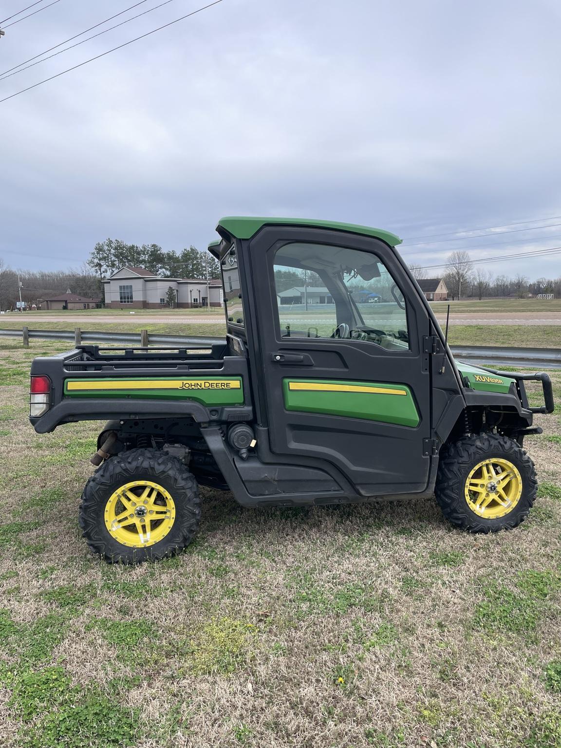 2018 John Deere XUV835R - Tennessee Tractor