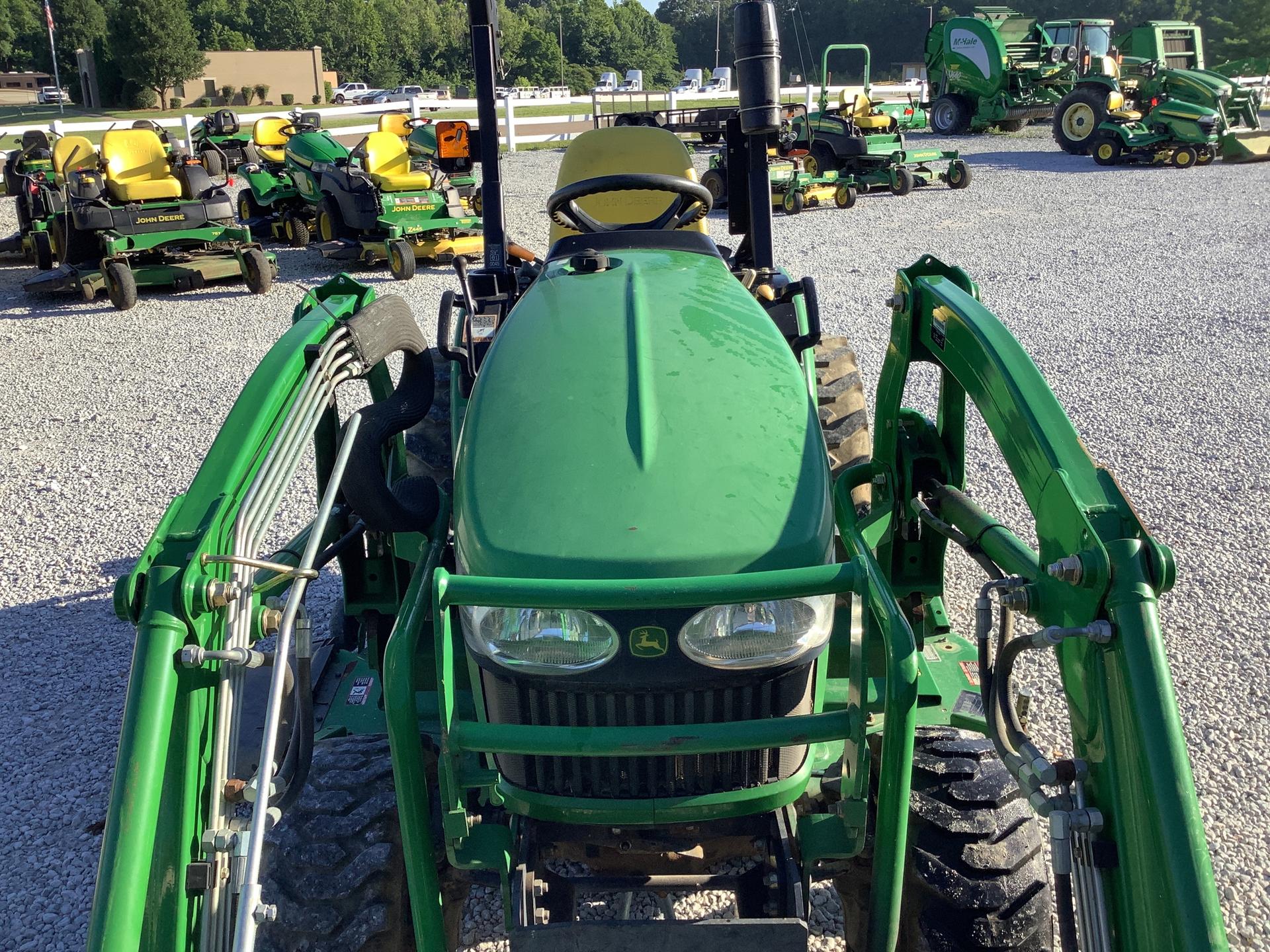 2009 John Deere 2320