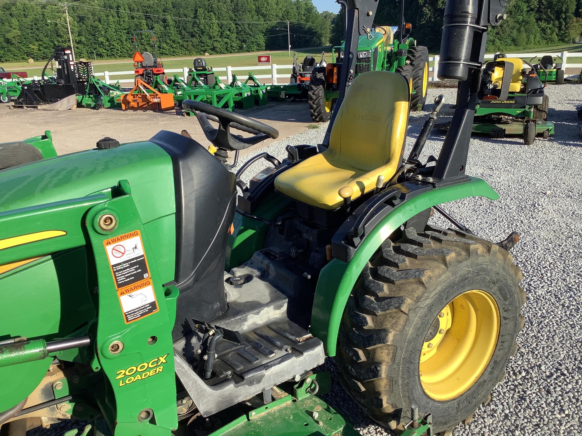 2009 John Deere 2320