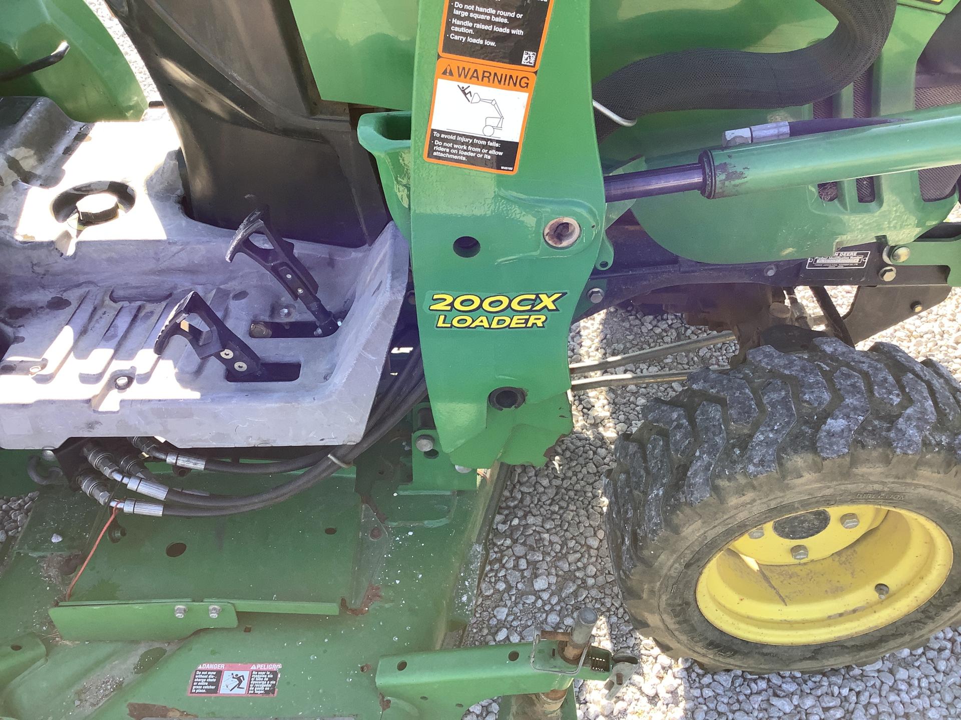 2009 John Deere 2320