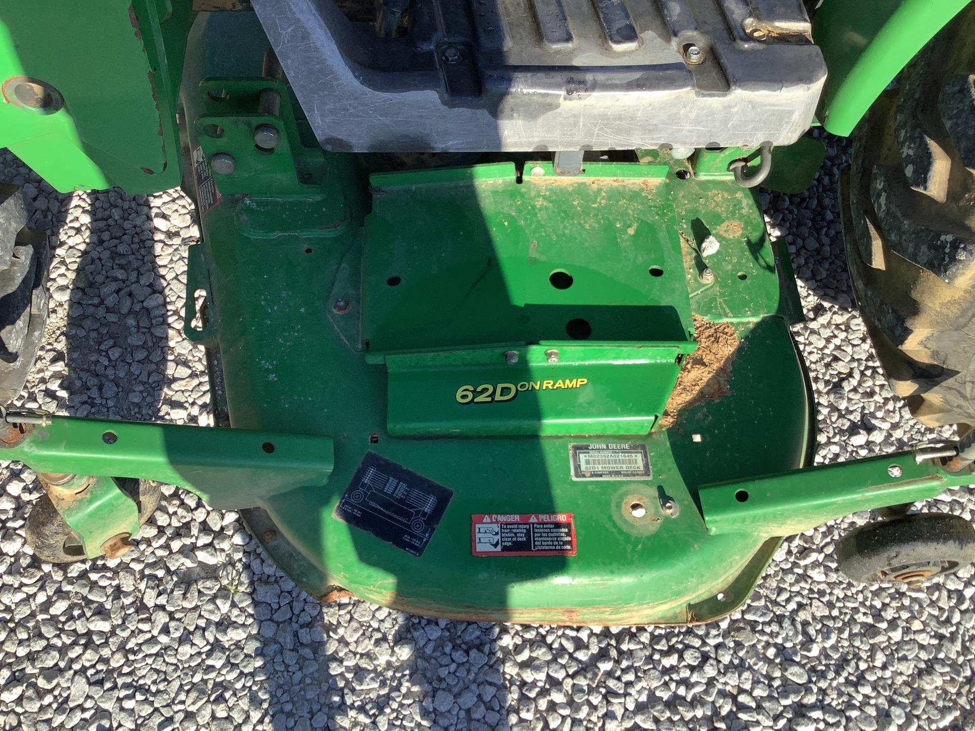 2009 John Deere 2320