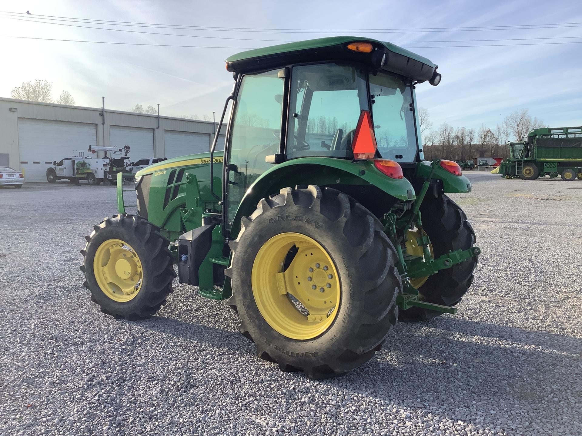 2022 John Deere 5090E Image