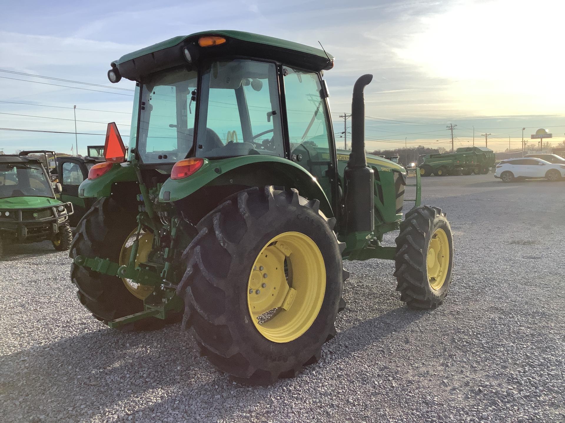 2022 John Deere 5090E Image