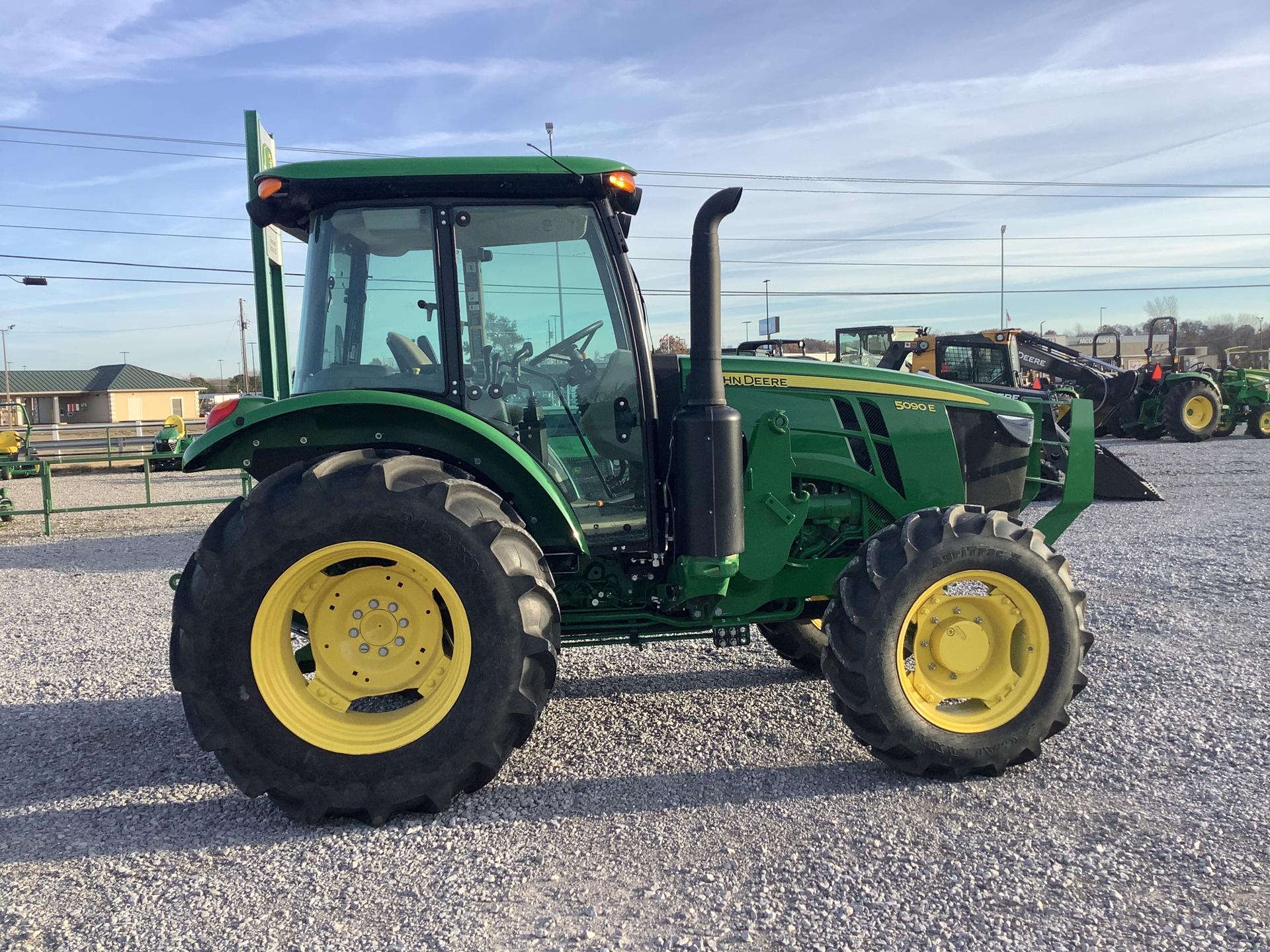 2022 John Deere 5090E Image