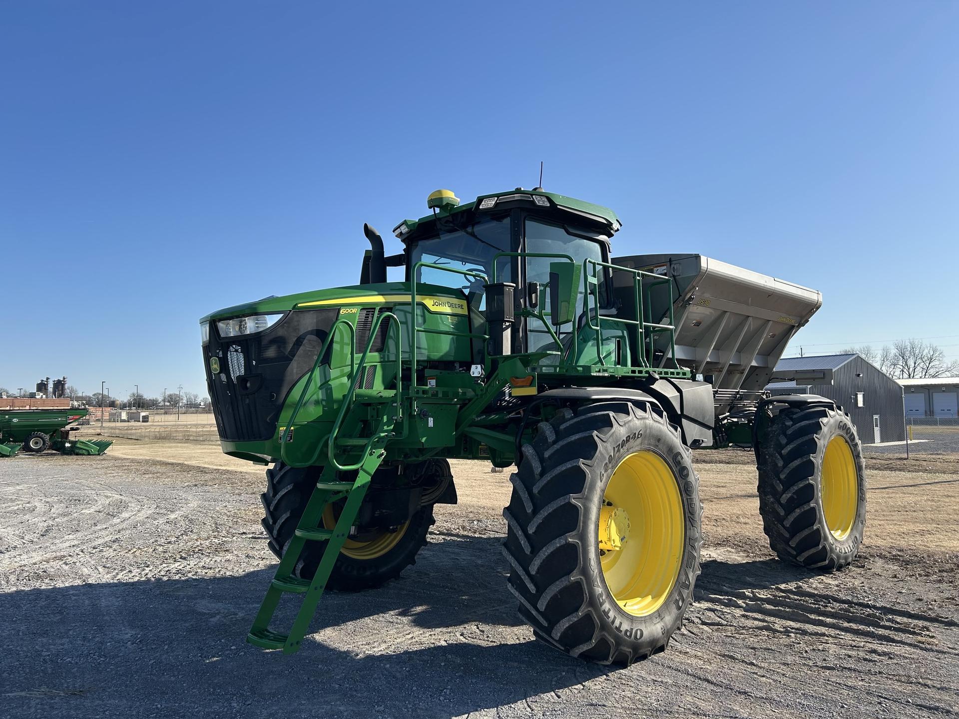 2022 John Deere 600R Image