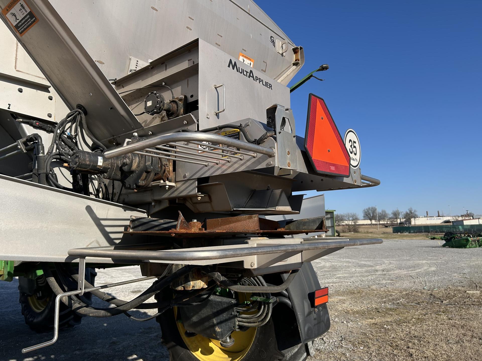 2022 John Deere 600R Image