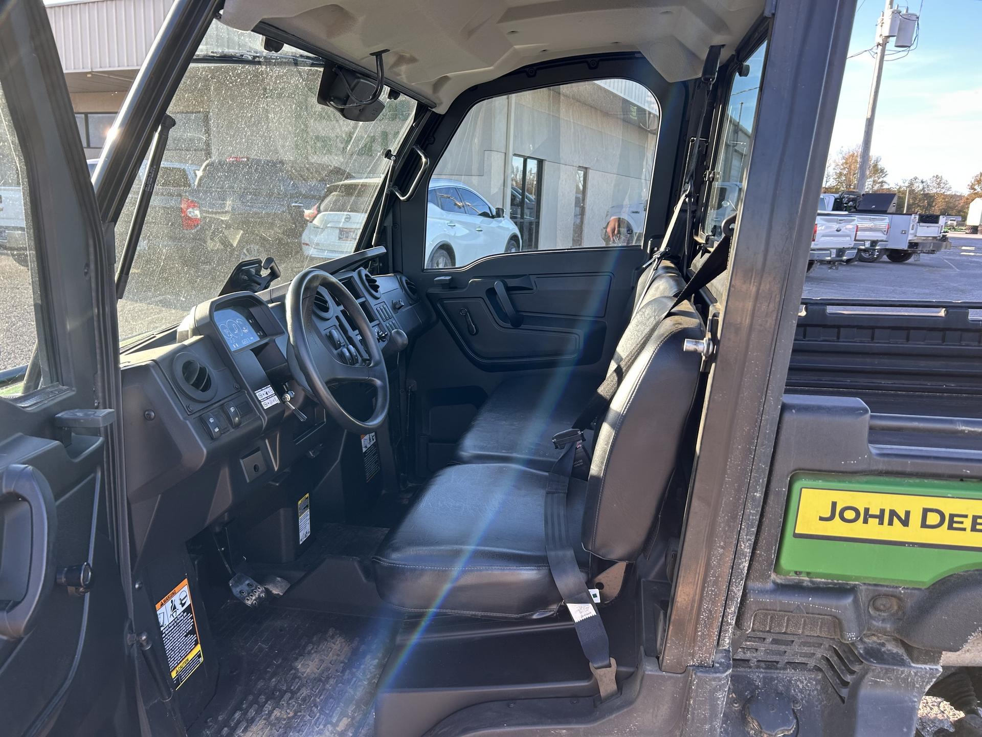 2023 John Deere XUV835M