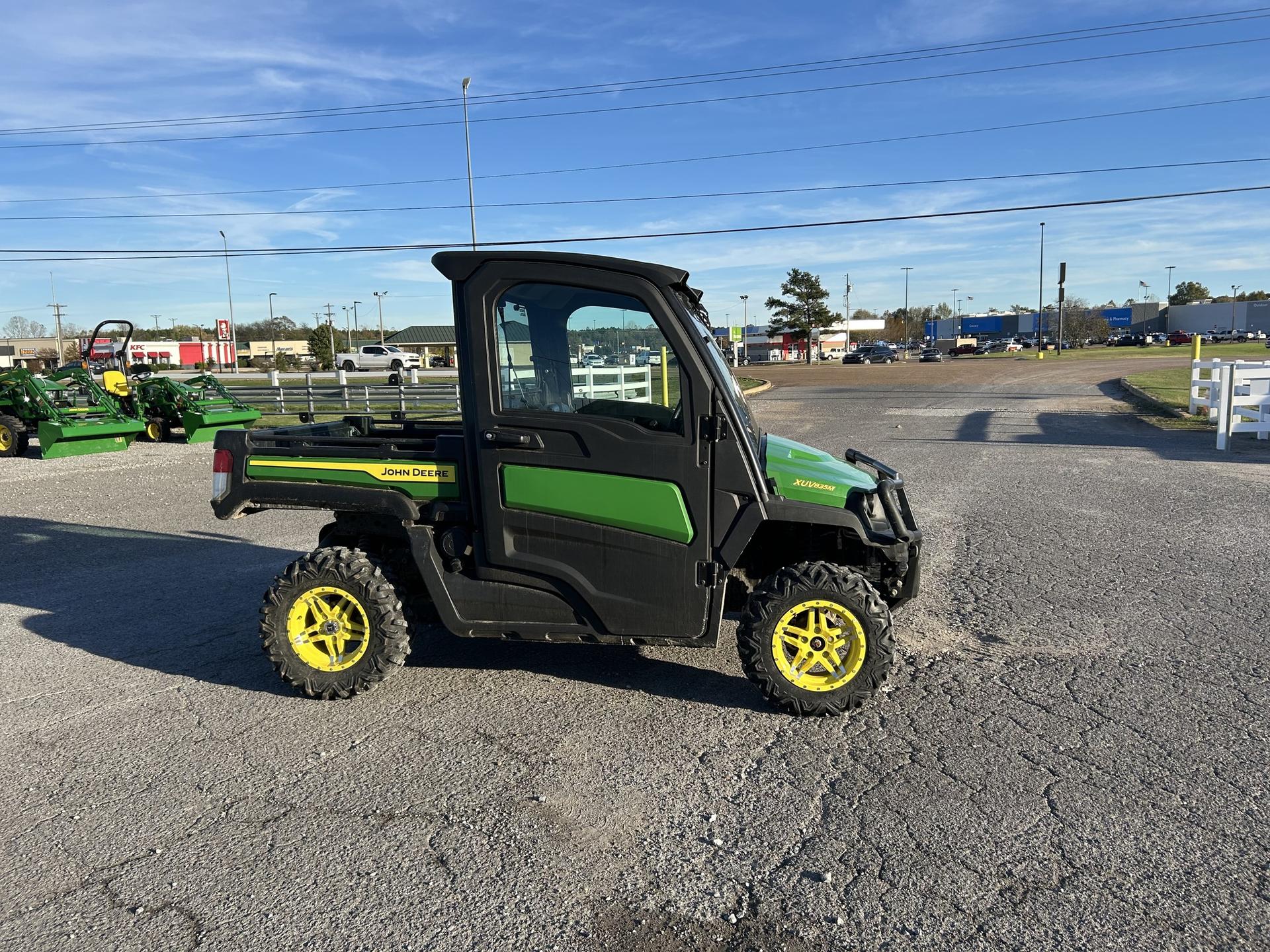 2023 John Deere XUV835M