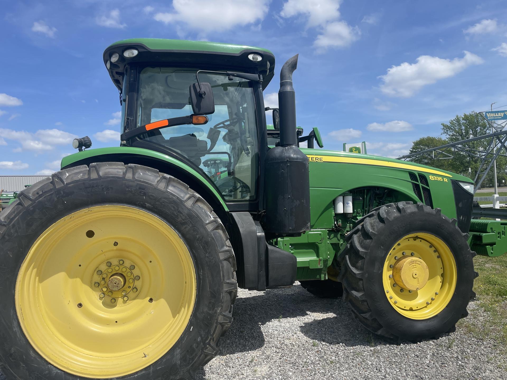 2011 John Deere 8335R