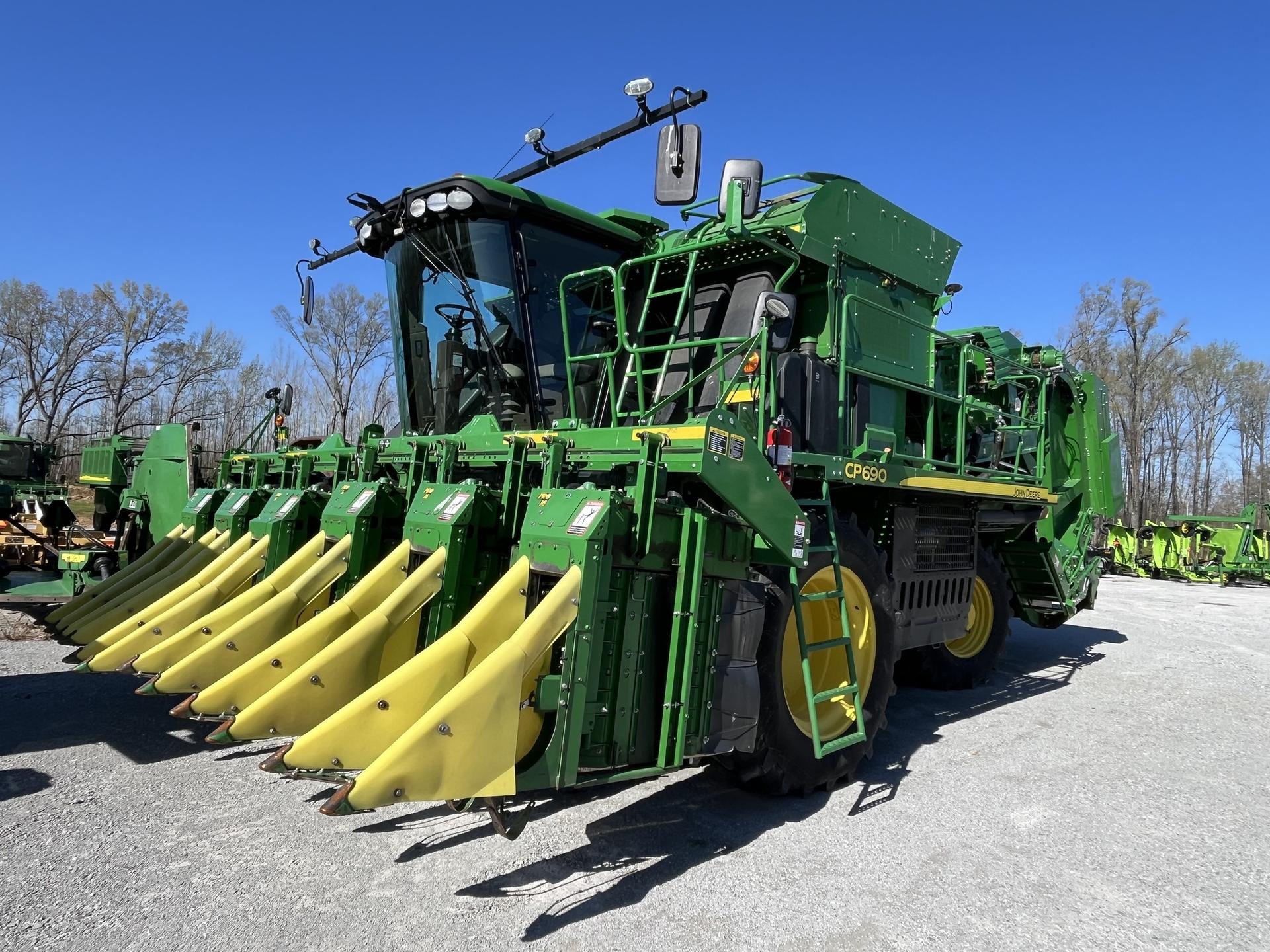 2018 John Deere CP690