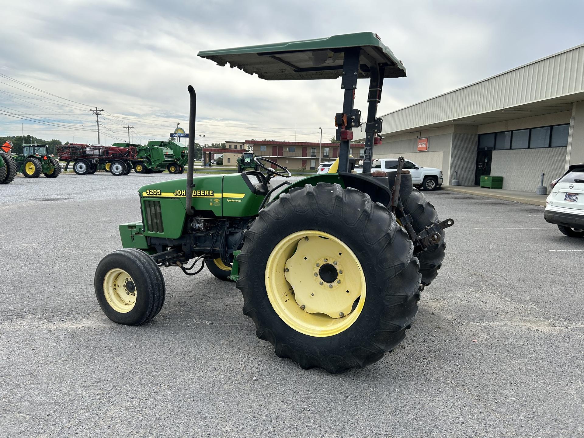 2000 John Deere 5205