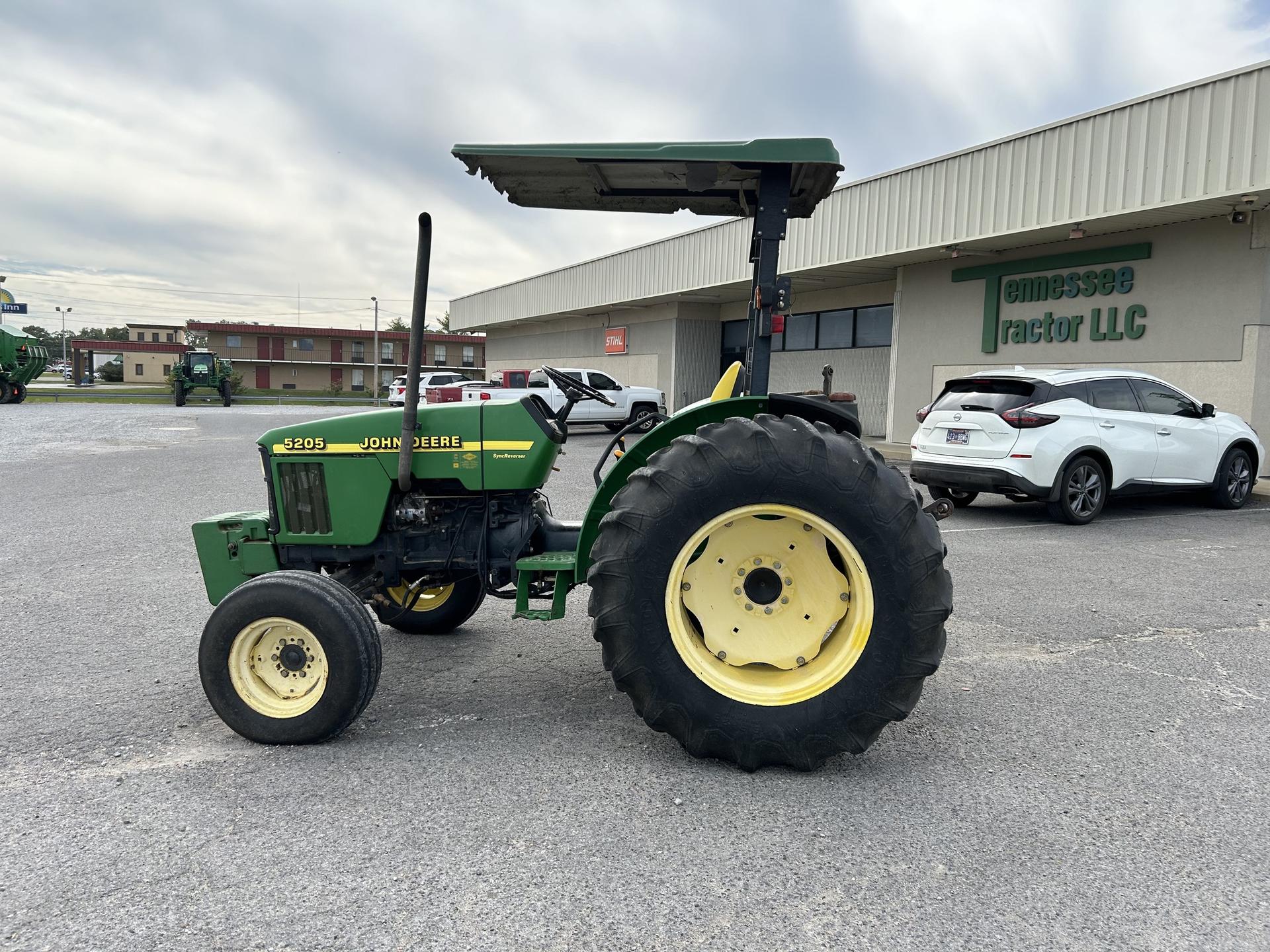 2000 John Deere 5205