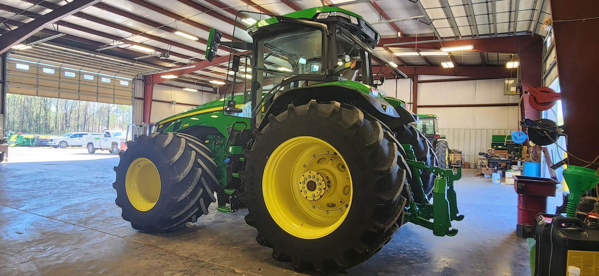 2022 John Deere 8R 340