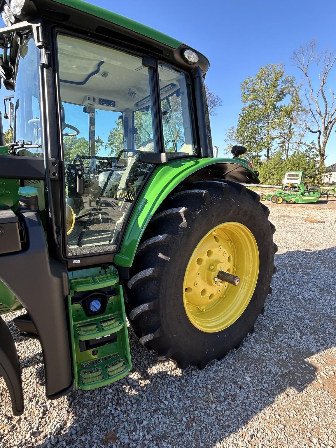 2023 John Deere 6120M