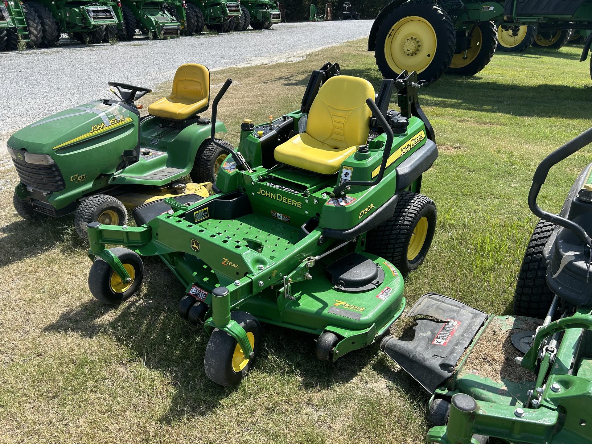 2012 John Deere Z720A