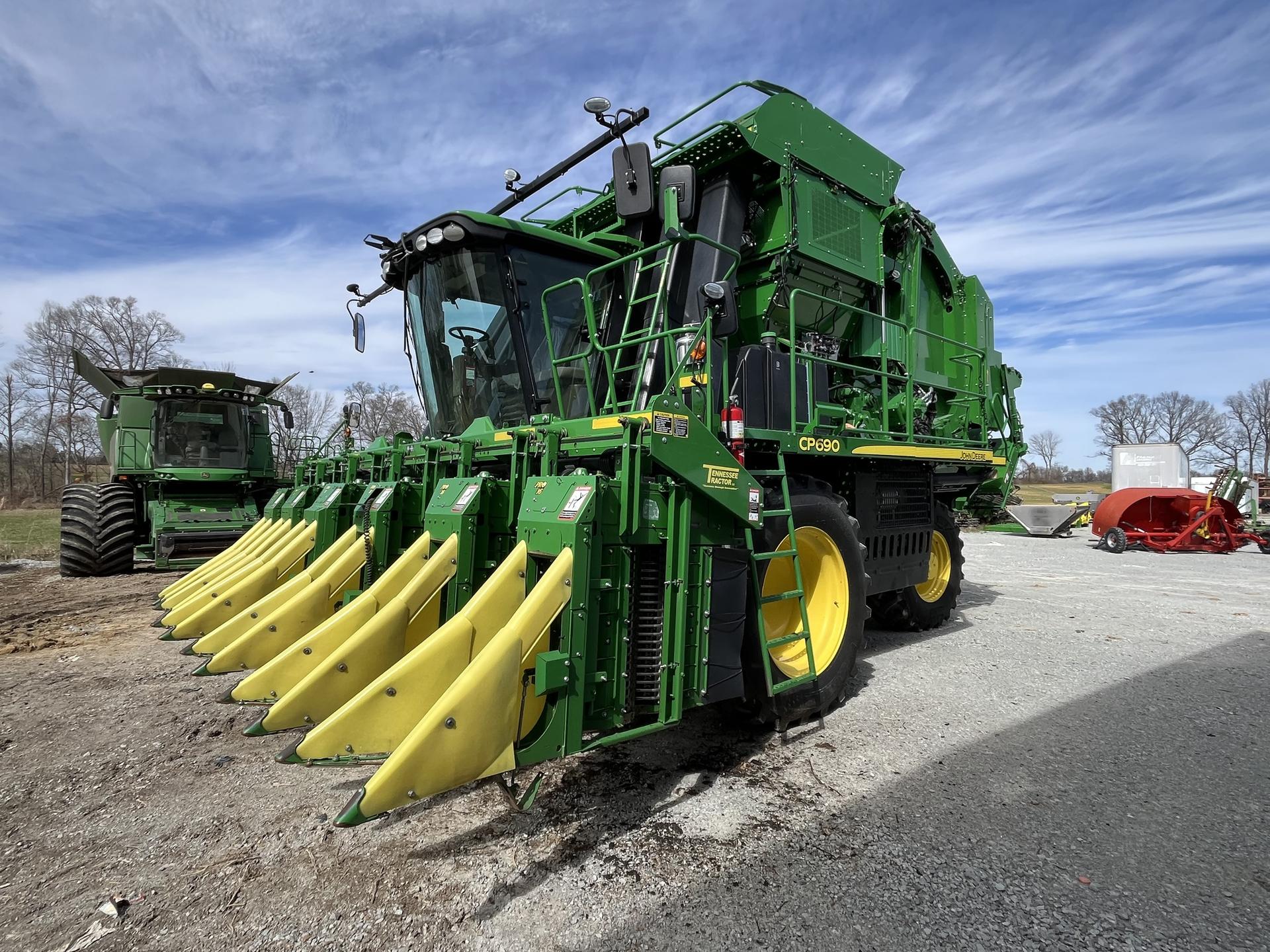 2021 John Deere CP690