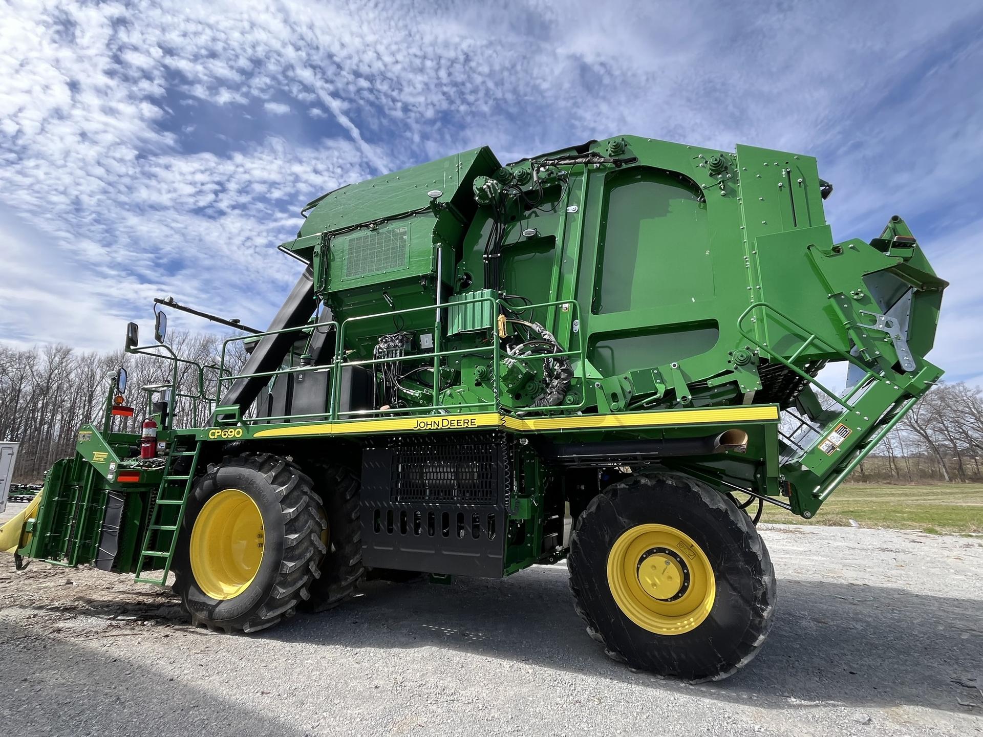 2021 John Deere CP690