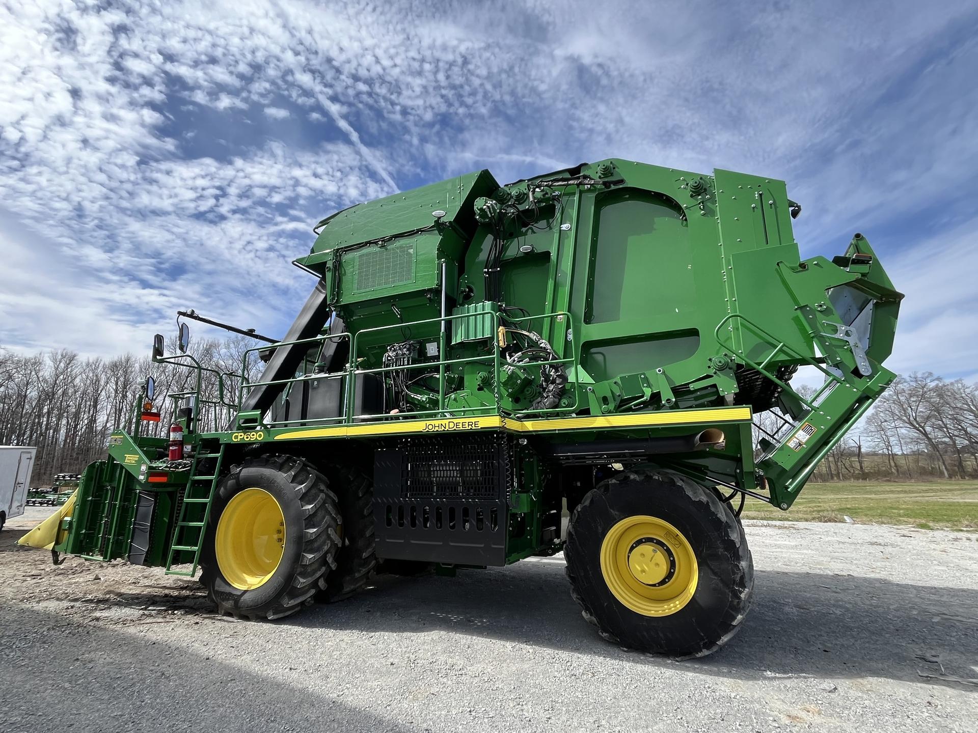 2021 John Deere CP690