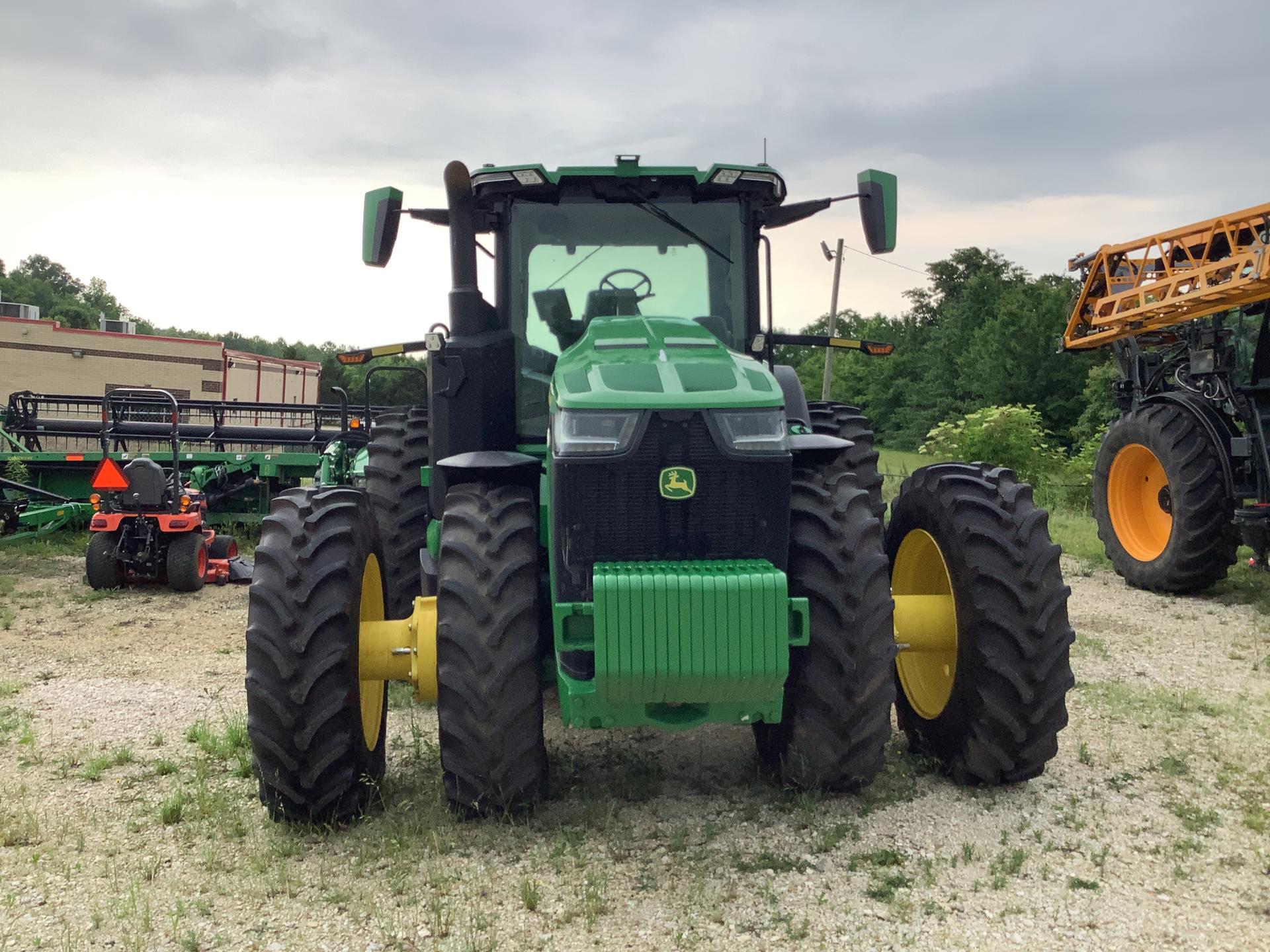 2022 John Deere 8R 310