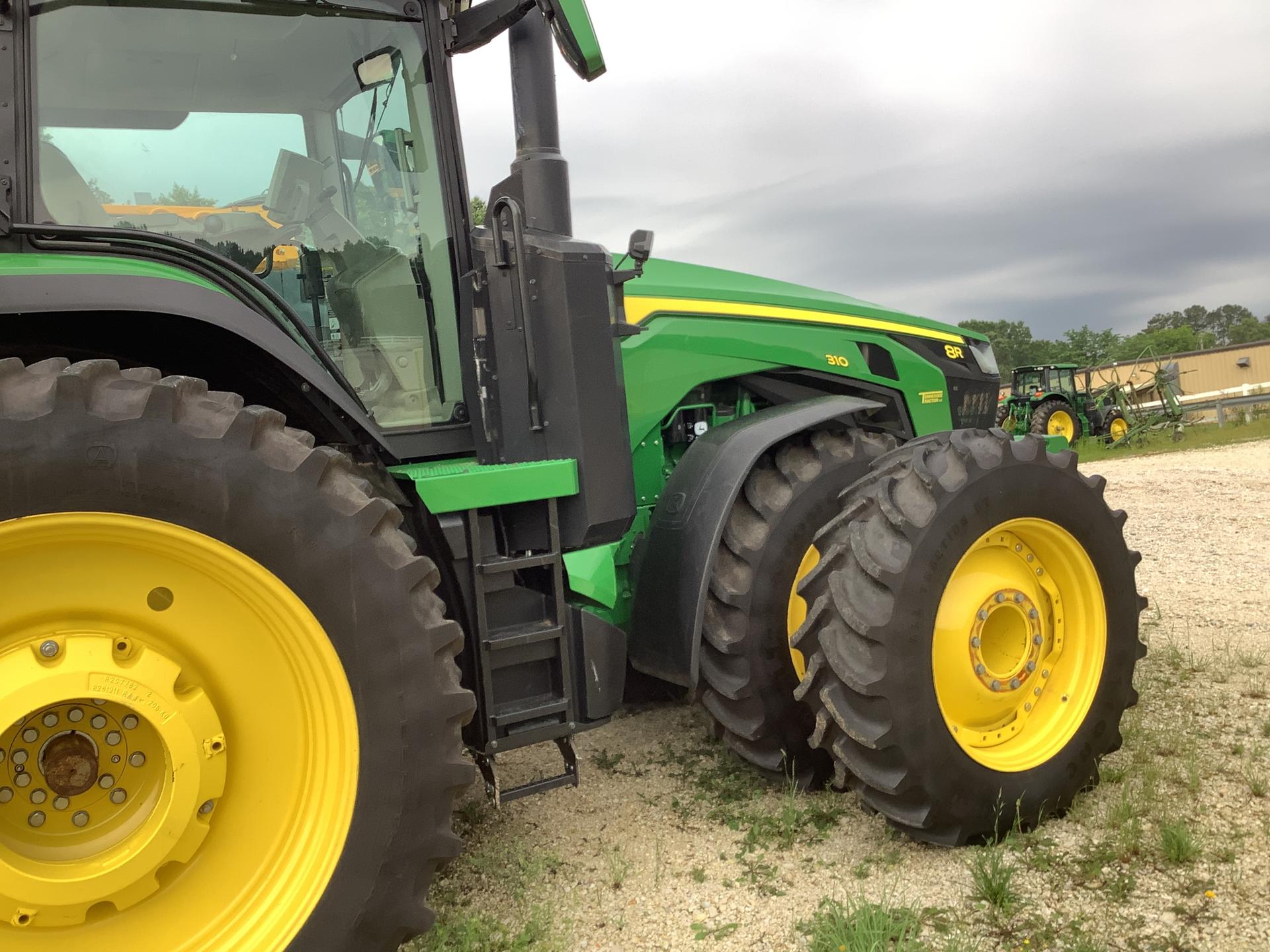 2022 John Deere 8R 310