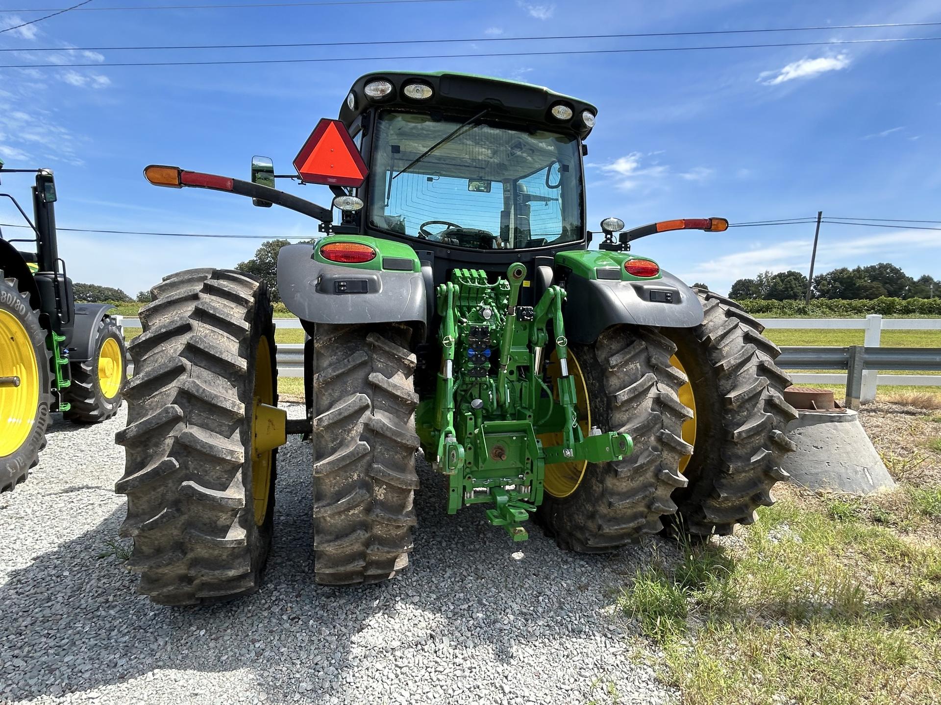 2022 John Deere 6R 155