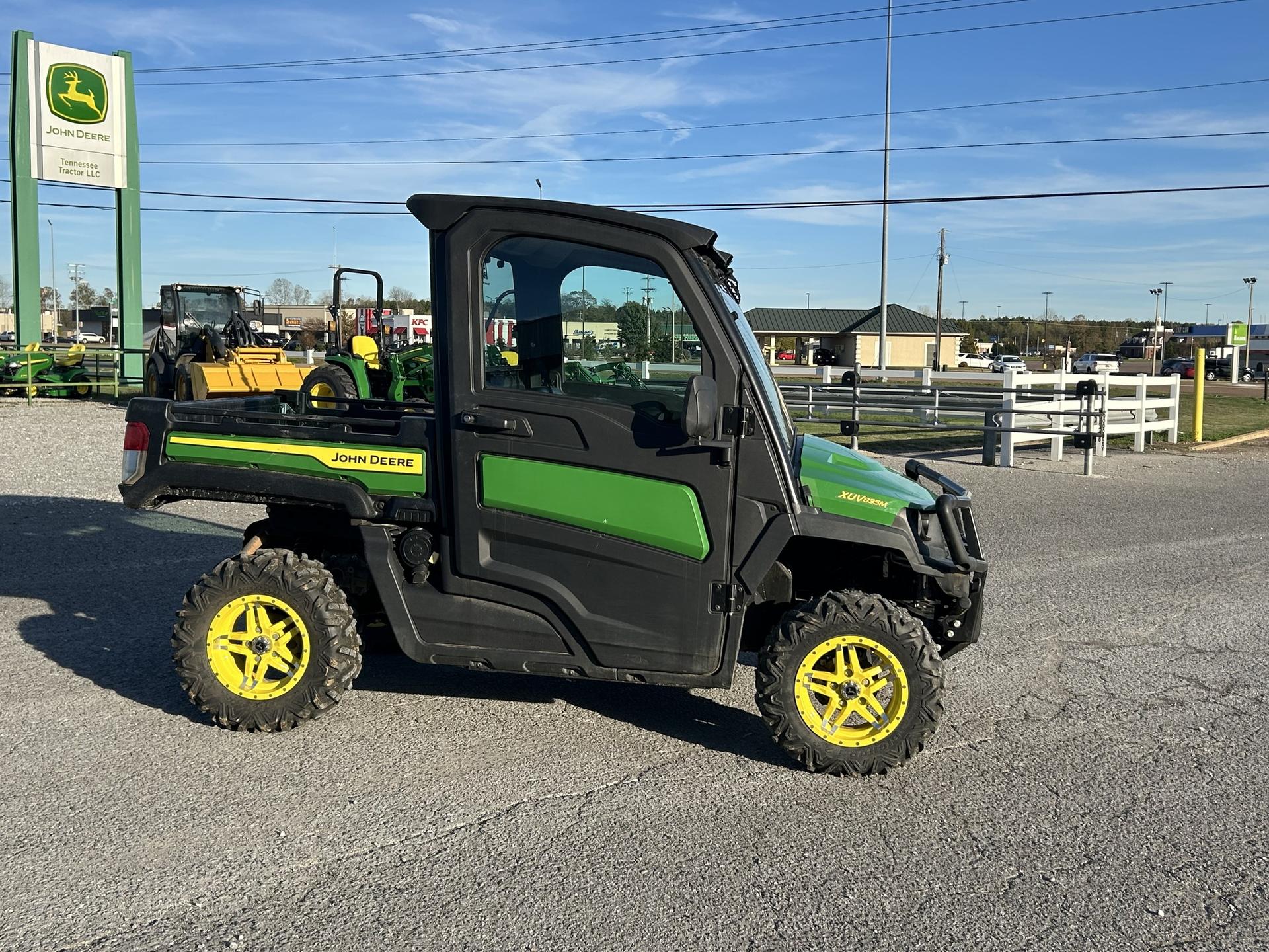 2023 John Deere XUV835M Image