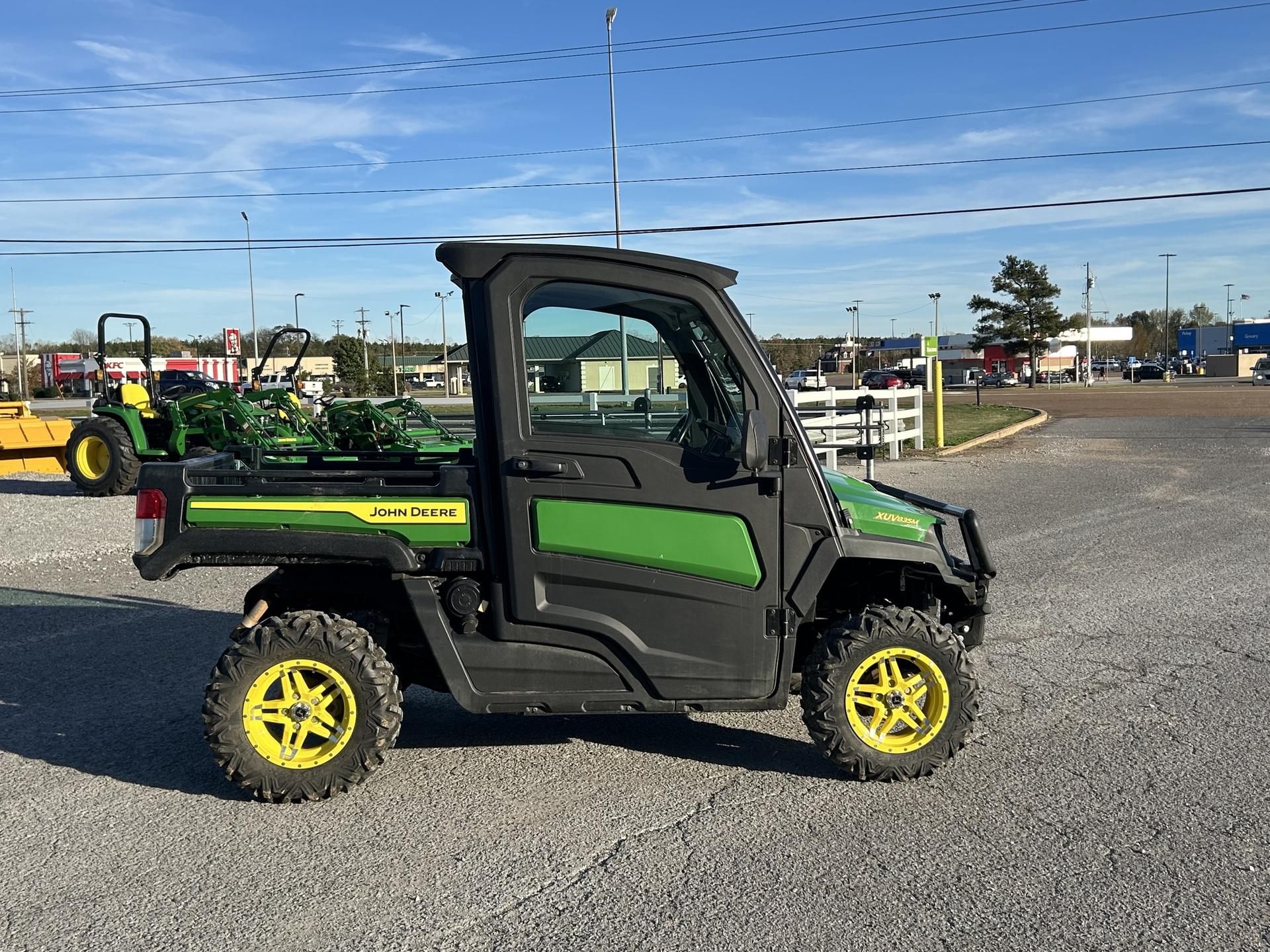 2023 John Deere XUV835M