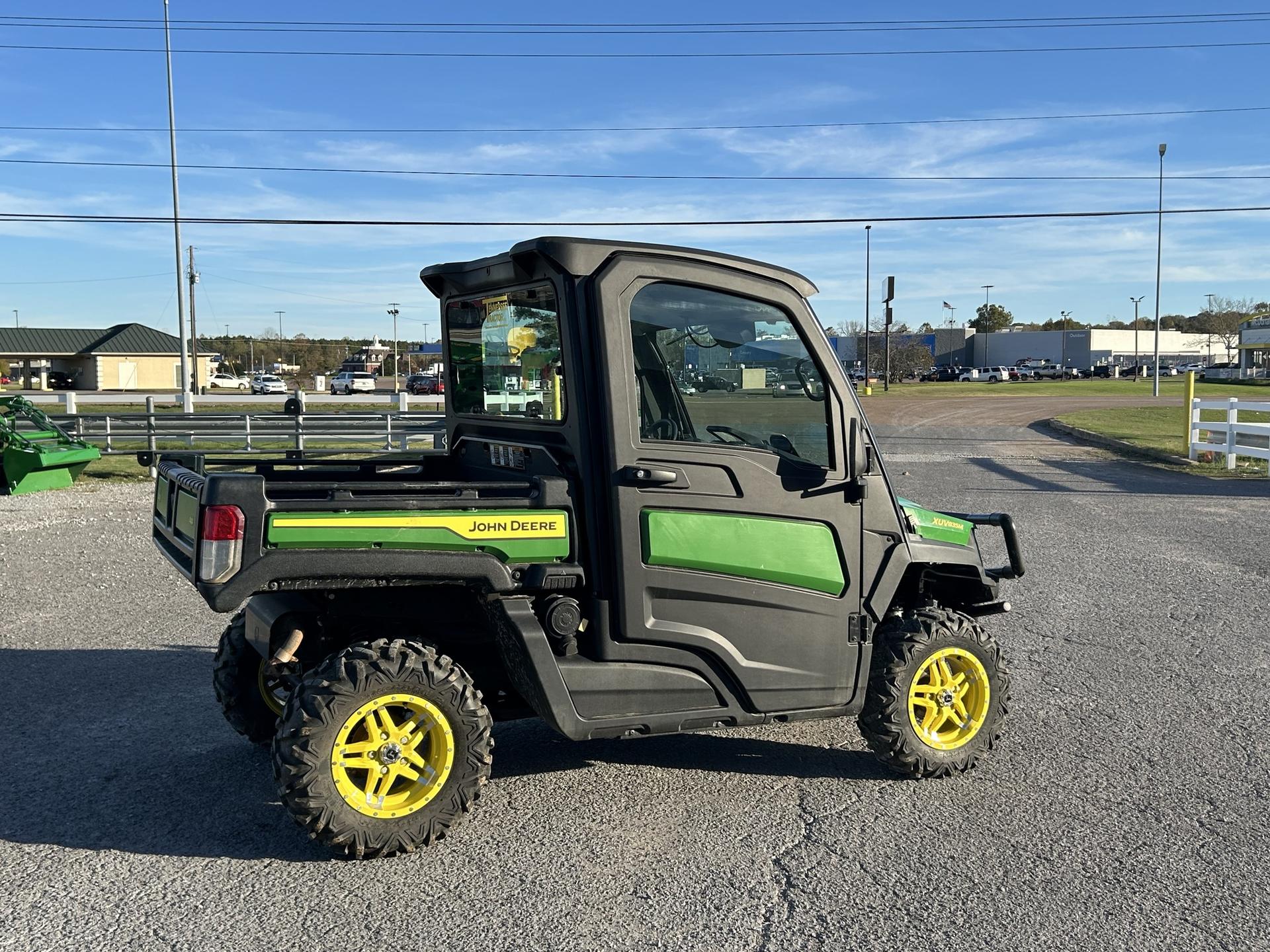 2023 John Deere XUV835M Image