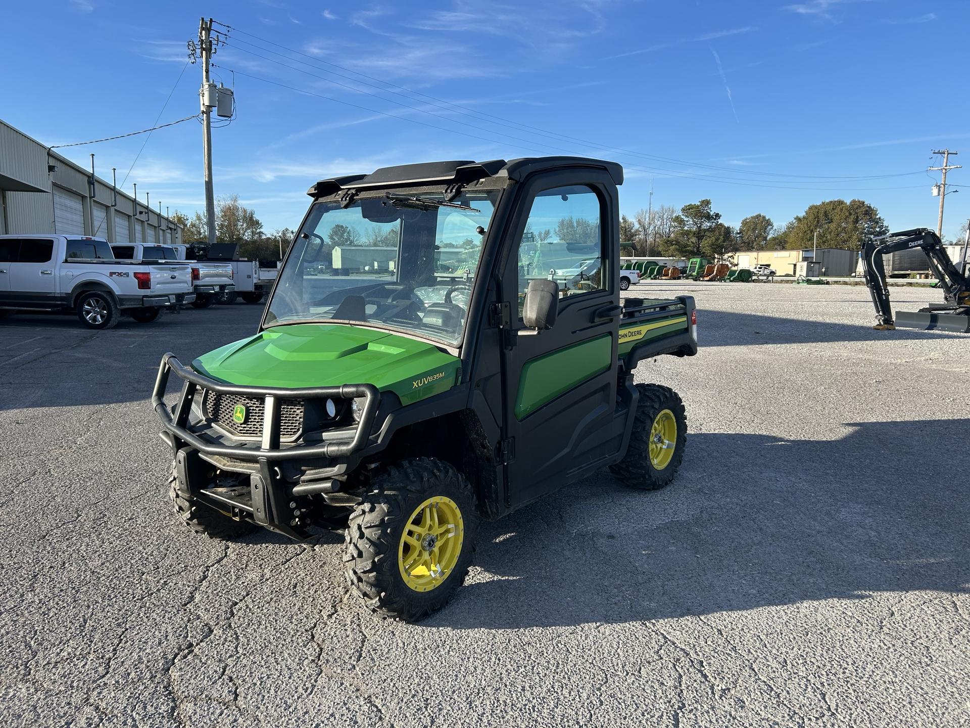 2023 John Deere XUV835M Image