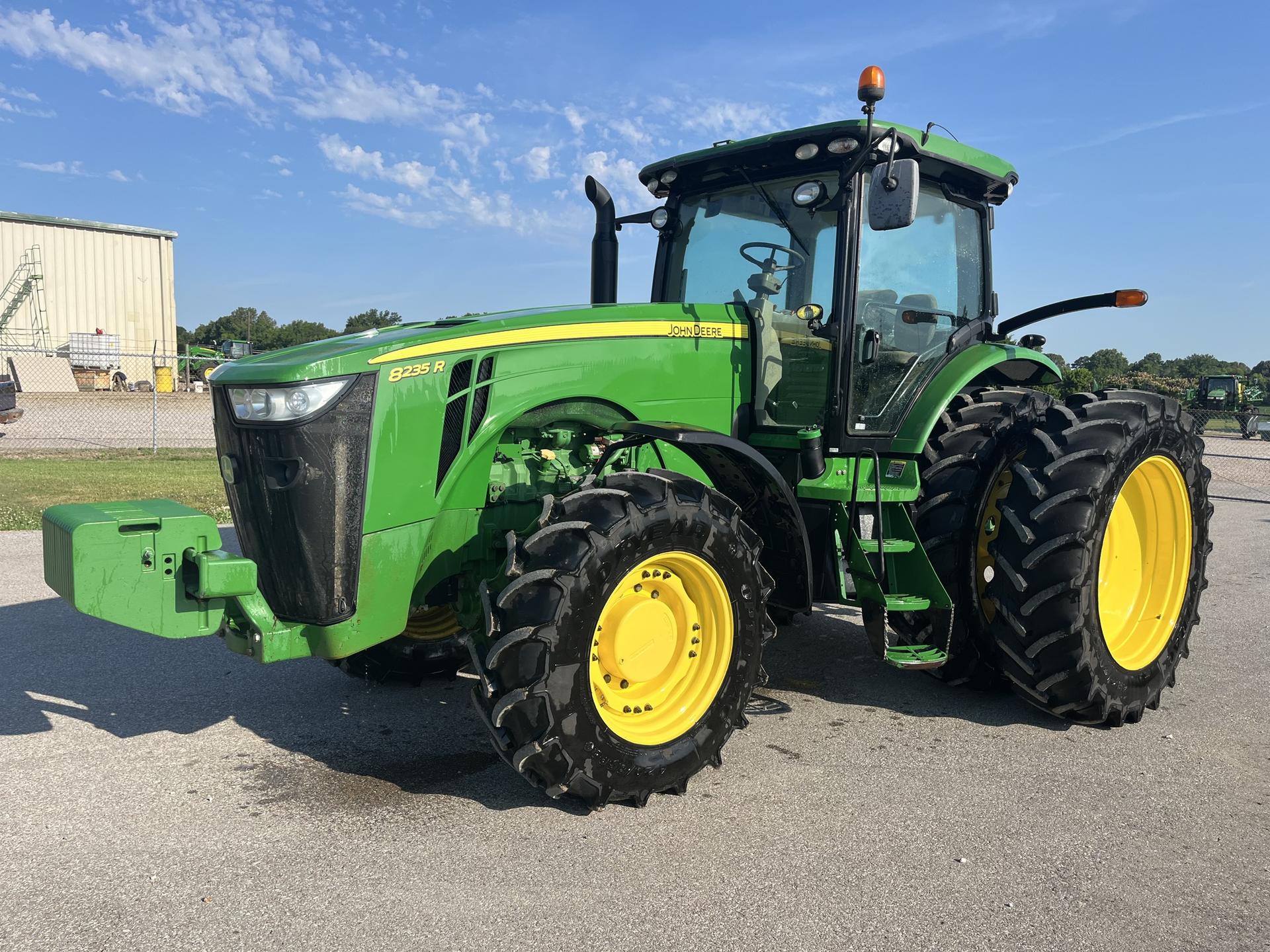 2012 John Deere 8235R