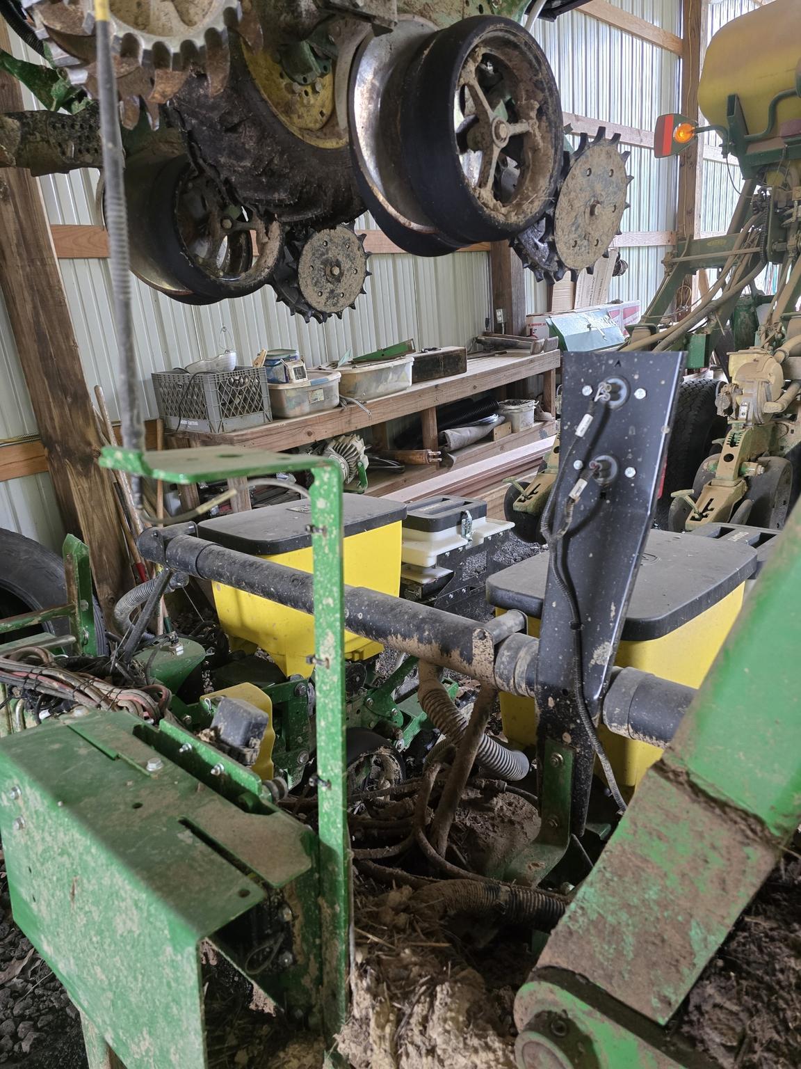 2004 John Deere 1720 Image