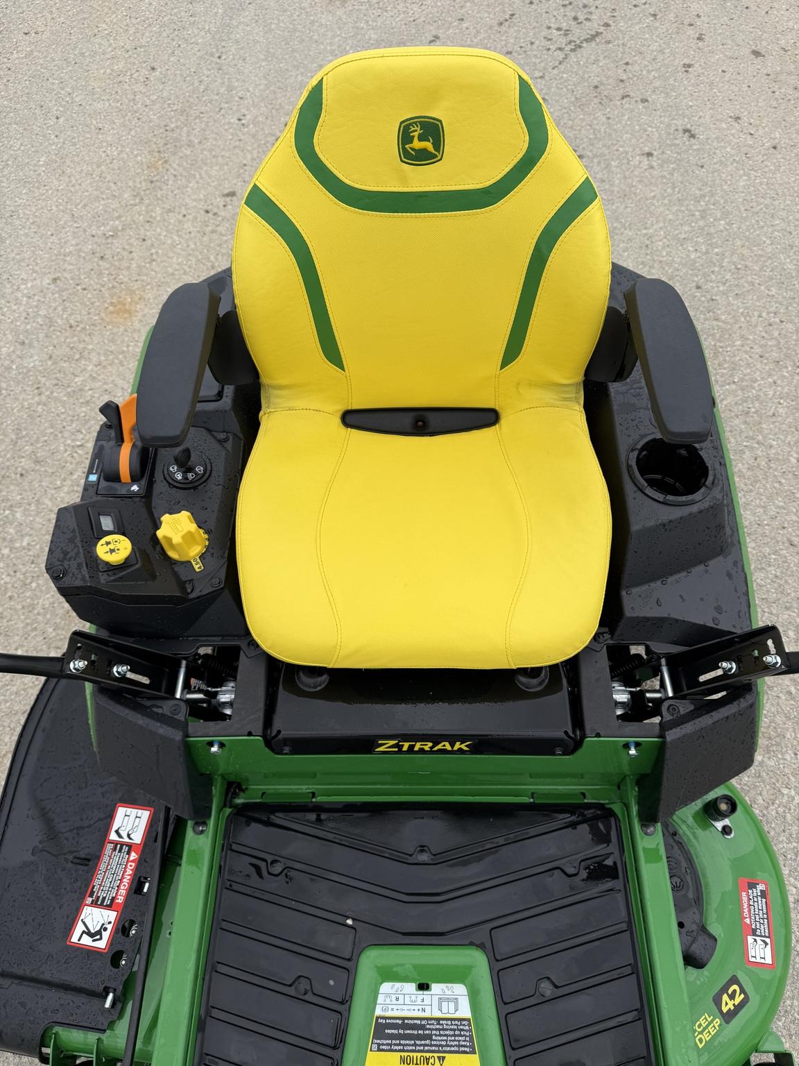 2024 John Deere Z320R Image