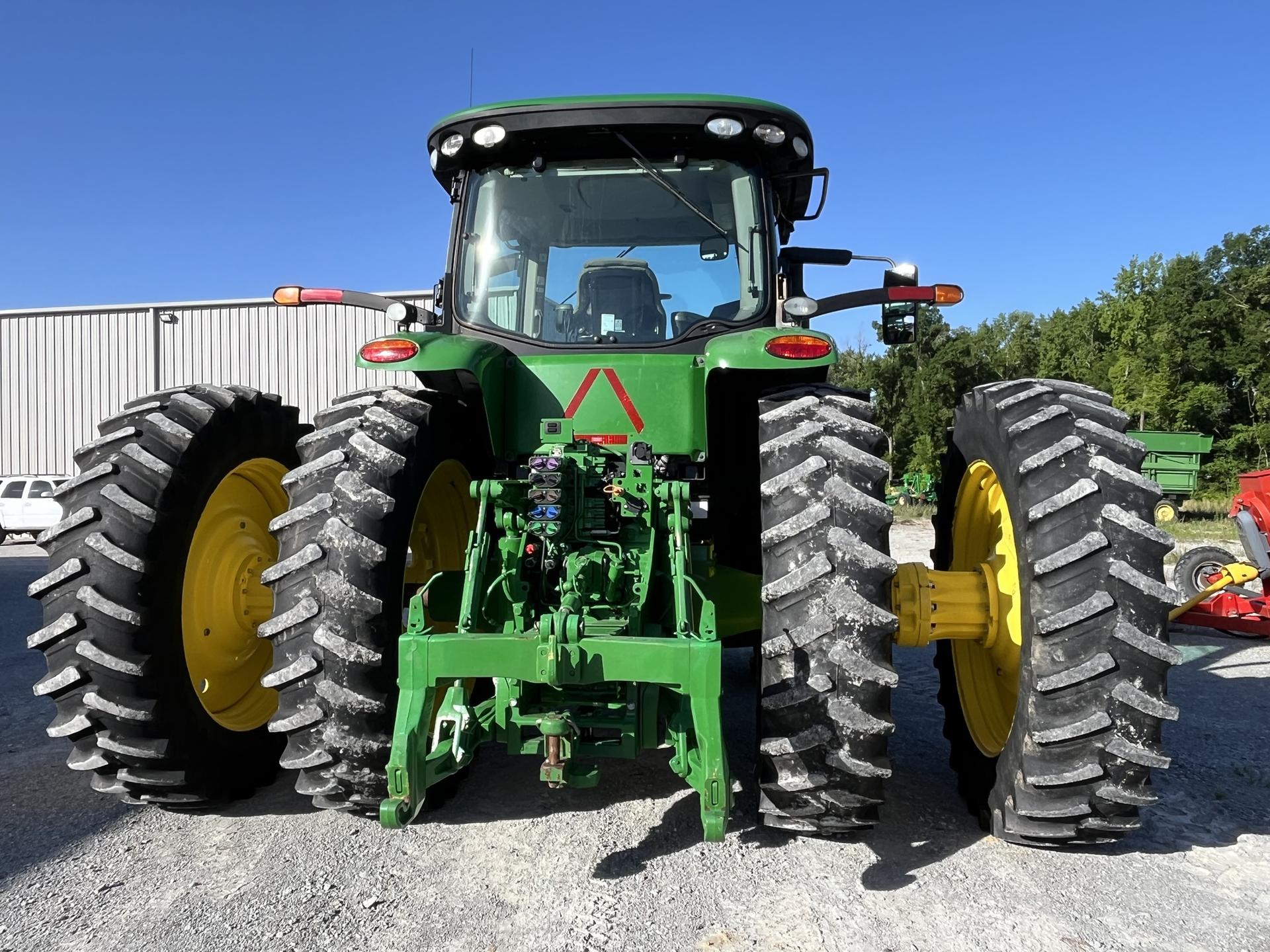 2018 John Deere 8270R